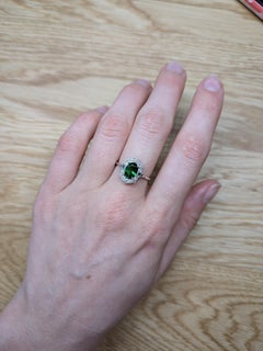 0.9 Karat Tsavorit Ring mit natürlichen Diamant-Akzenten aus 14k Massivgold OV 8x6mm