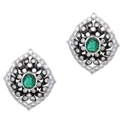 0.9 carats of emerald Earrings