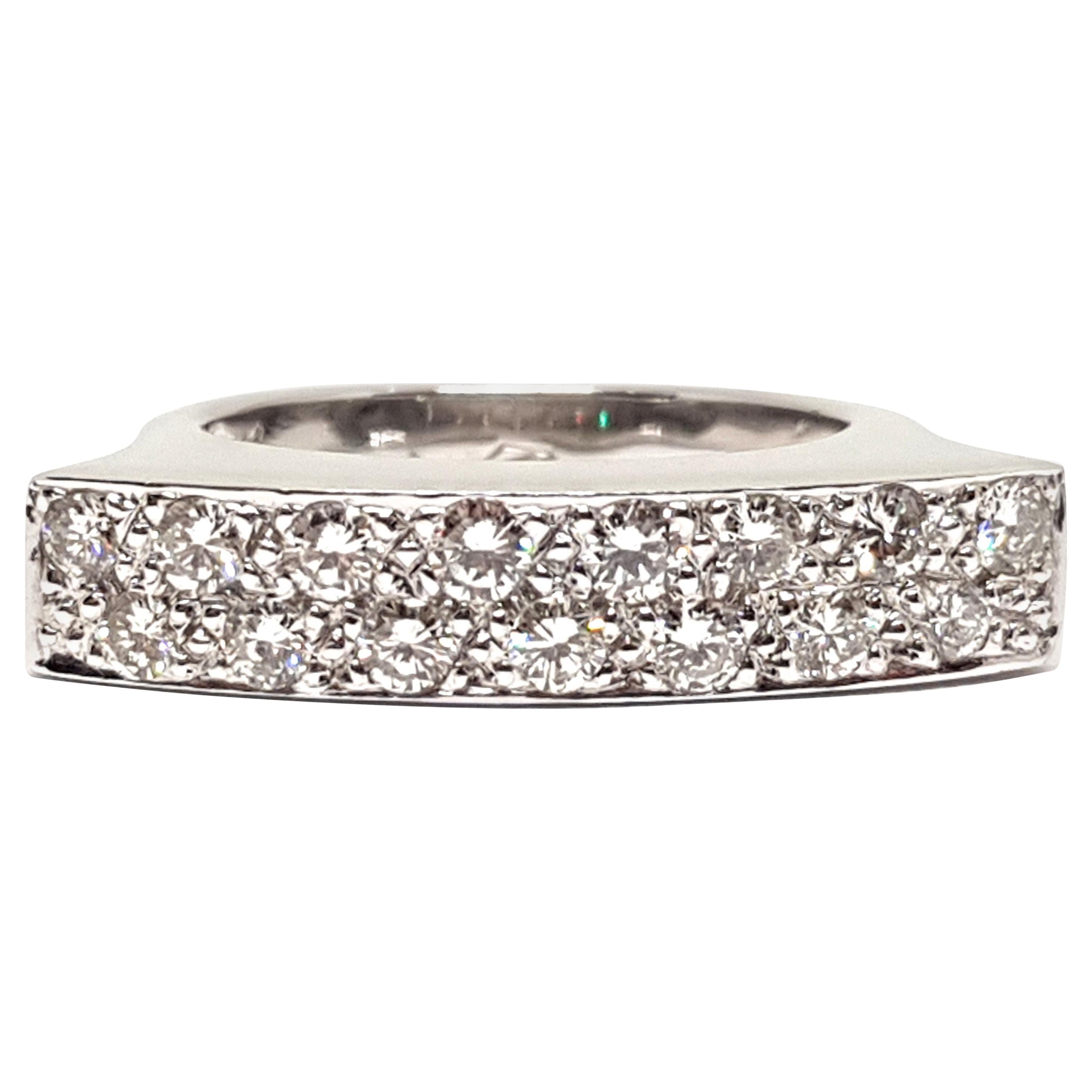 0.90 Carat 18 Karat White Gold Diamond Ring For Sale