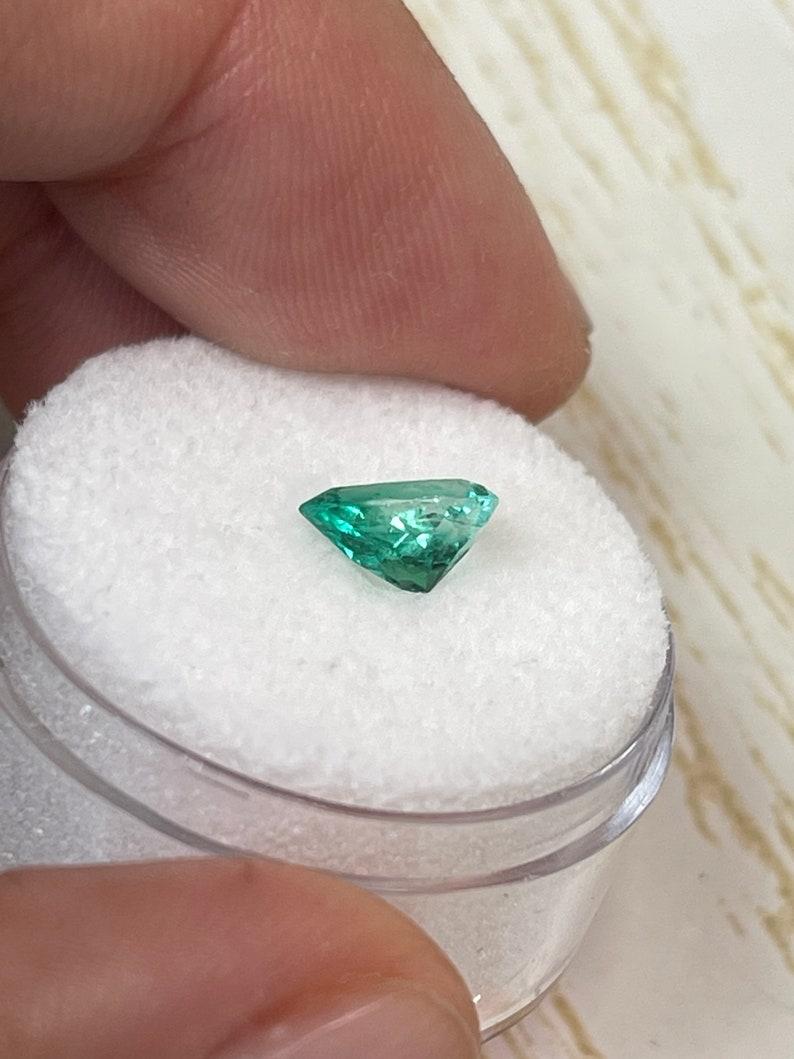 Donna 0,90 Carati 8x6 AAA Smeraldo colombiano - gemma di maggio con taglio a pera in vendita