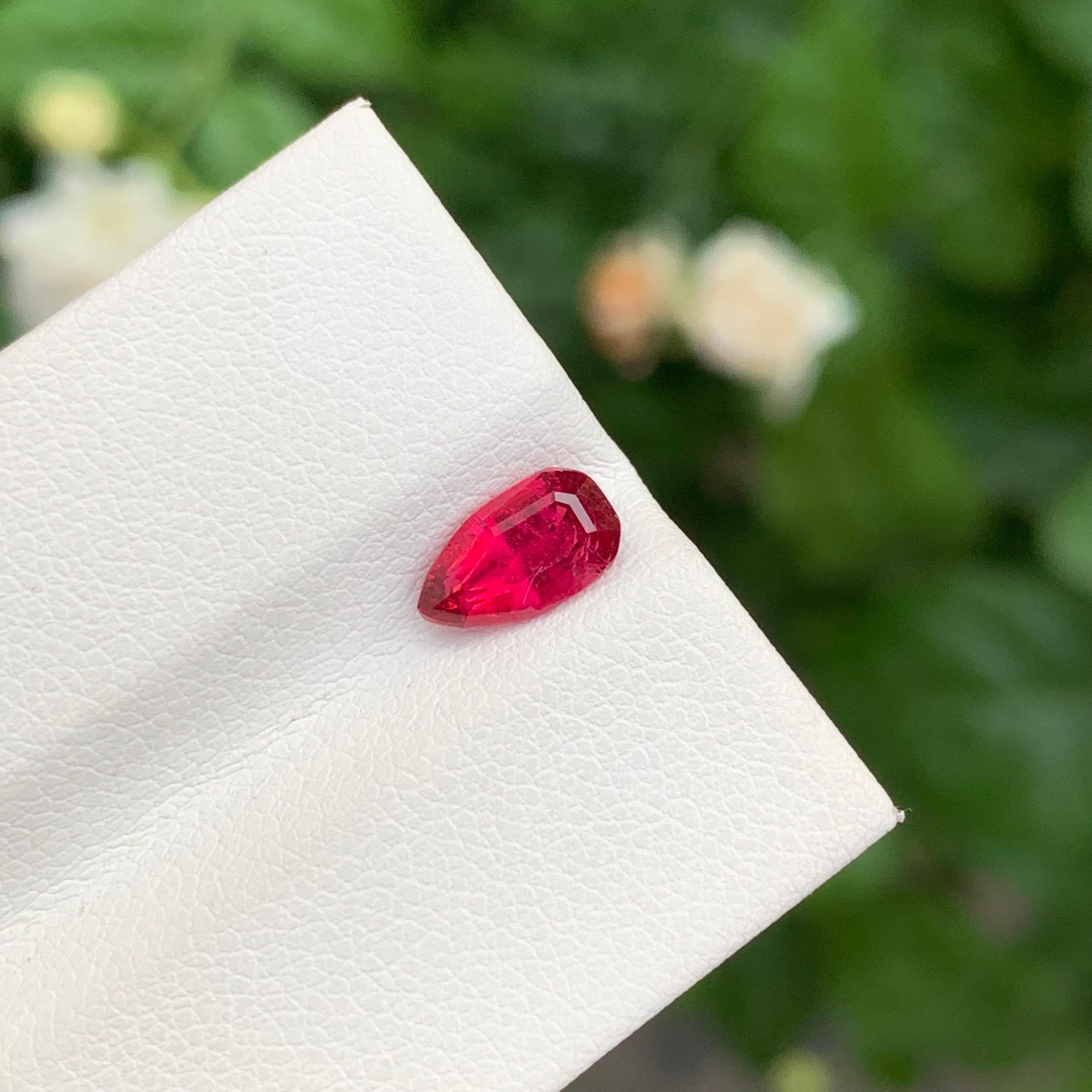 0,90 Carati Adorabile gemma sciolta di tormalina rubellite a forma di pera in vendita 2