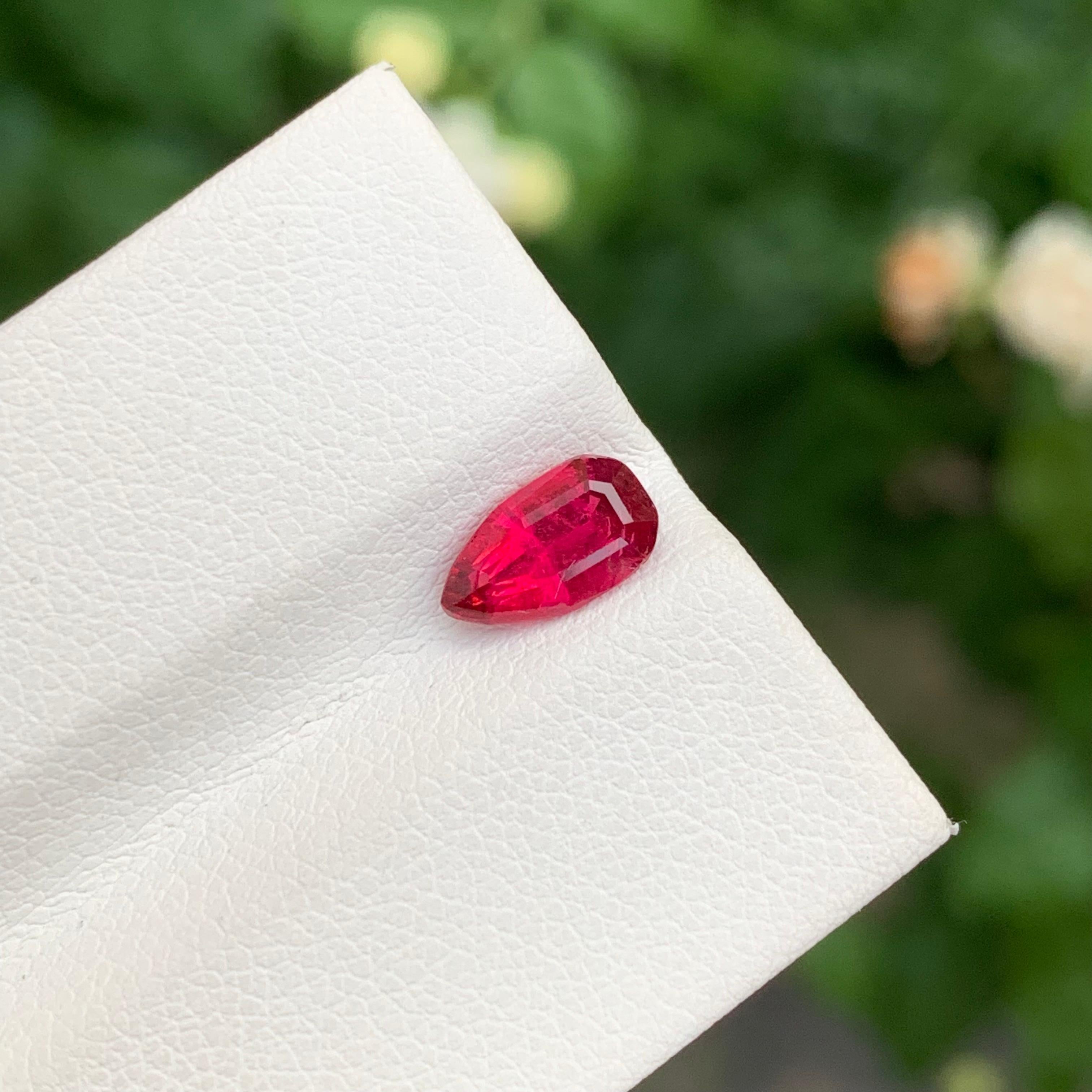 0,90 Carati Adorabile gemma sciolta di tormalina rubellite a forma di pera in vendita 3