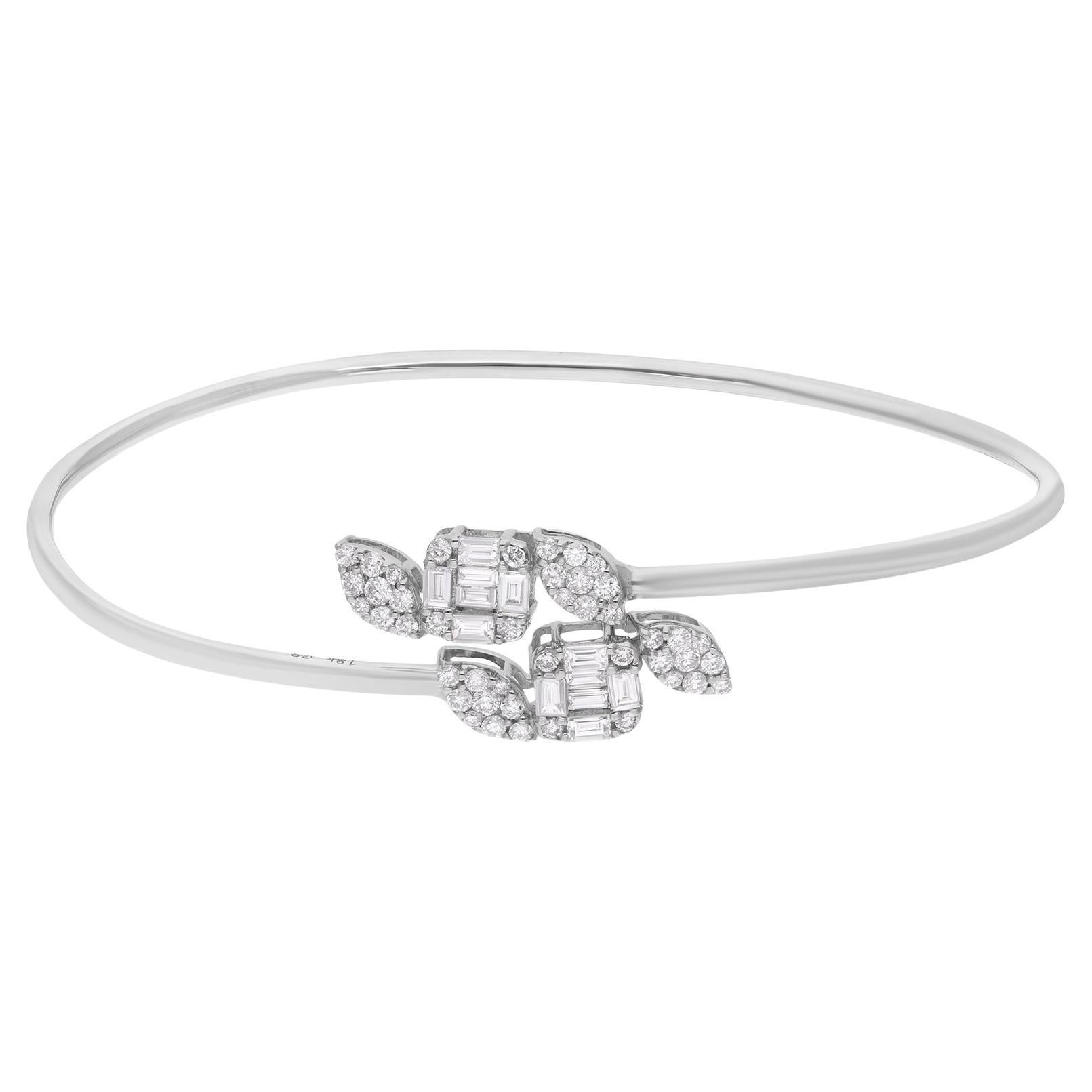 Bracelet jonc en or blanc 14 carats avec diamants ronds baguettes de 0,90 carat en vente