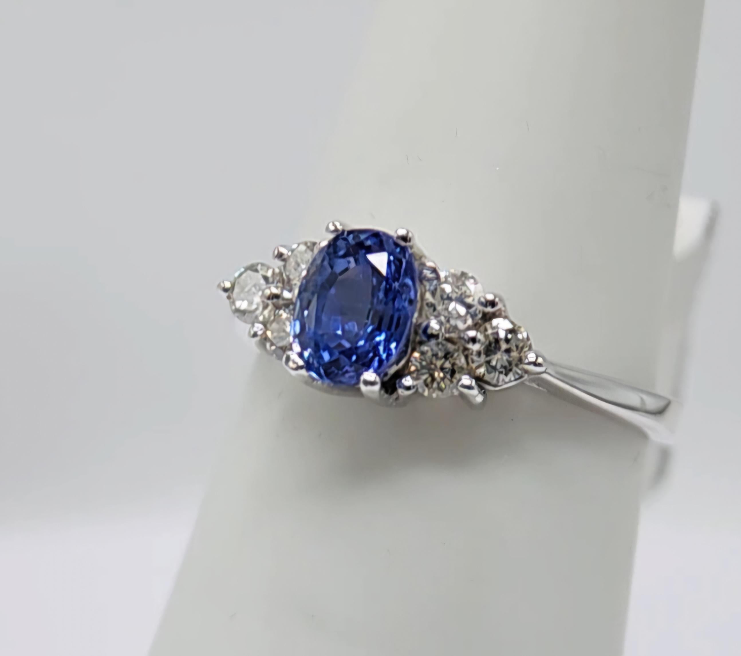 0.90  Carat Blue Sapphire  Ring 14 Karat White Gold with Diamonds. For Sale 6