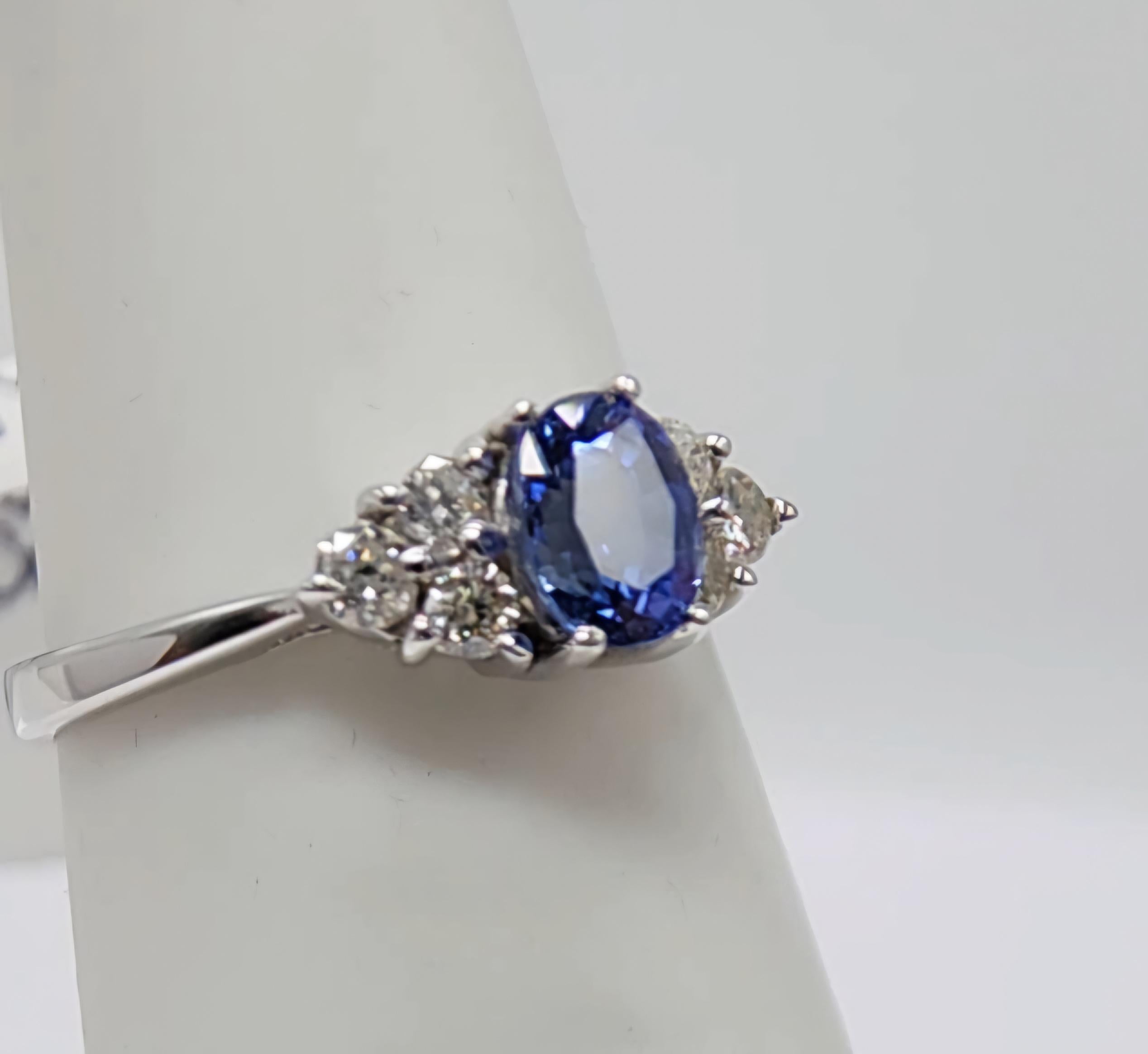 0.90  Carat Blue Sapphire  Ring 14 Karat White Gold with Diamonds. In New Condition For Sale In Brooklyn, NY