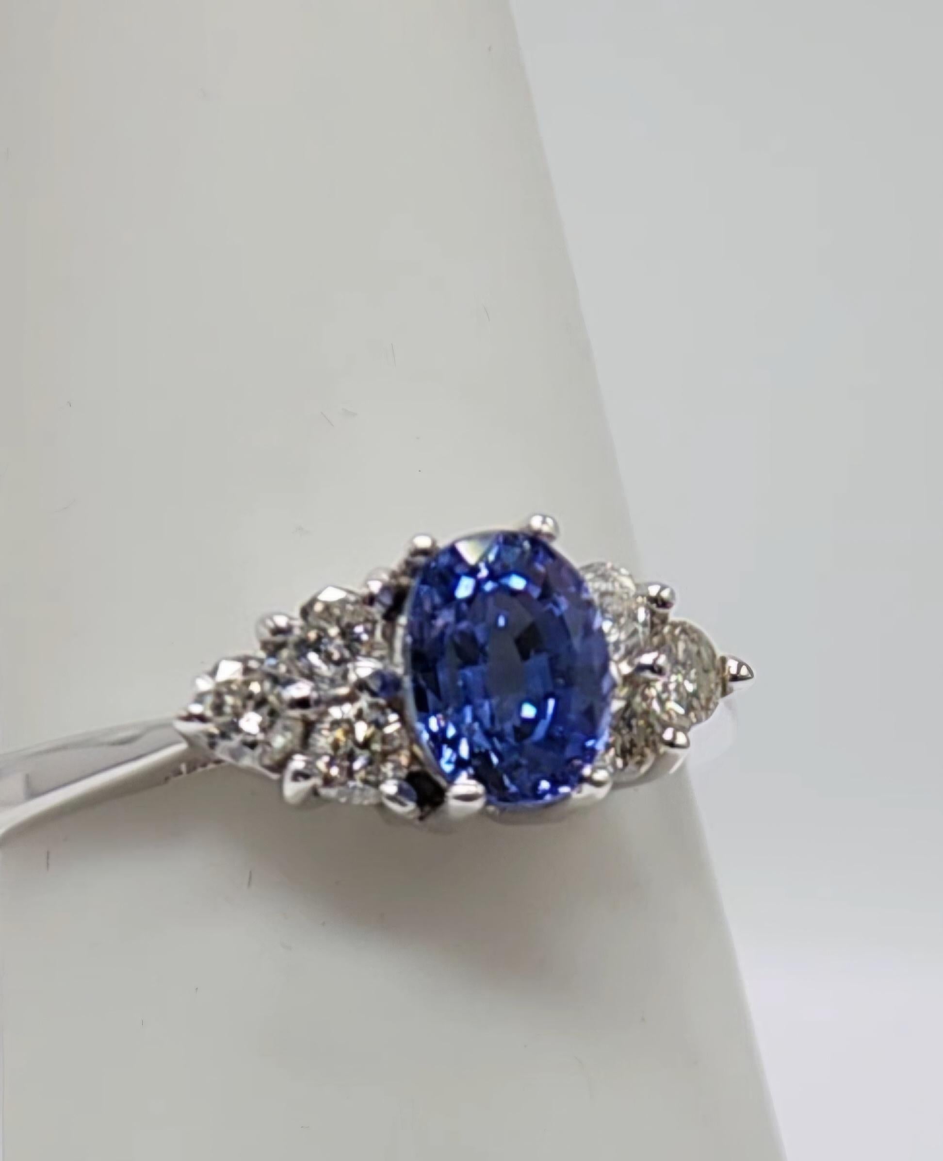 0.90  Carat Blue Sapphire  Ring 14 Karat White Gold with Diamonds. For Sale 1