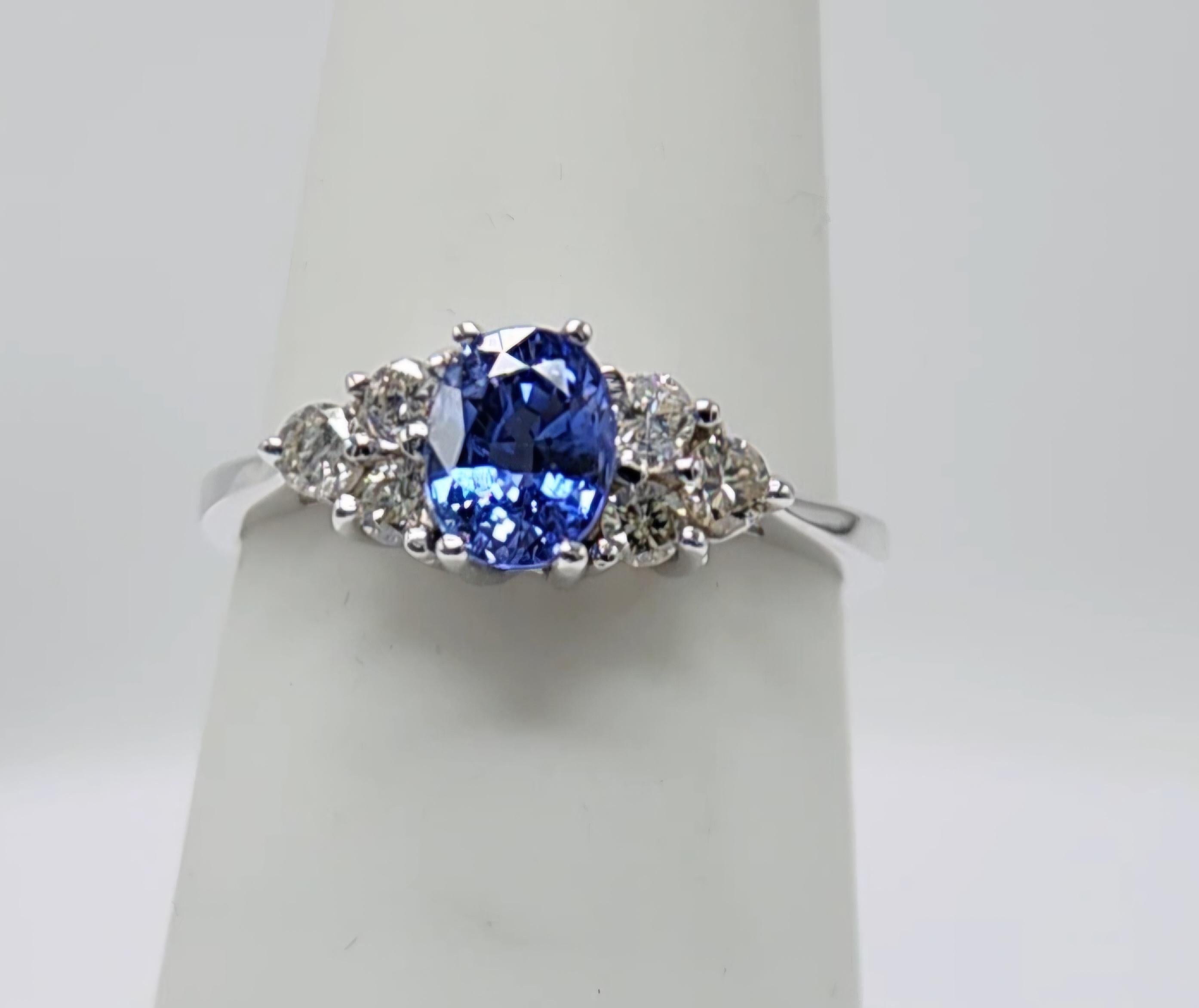 0.90  Carat Blue Sapphire  Ring 14 Karat White Gold with Diamonds. For Sale 5