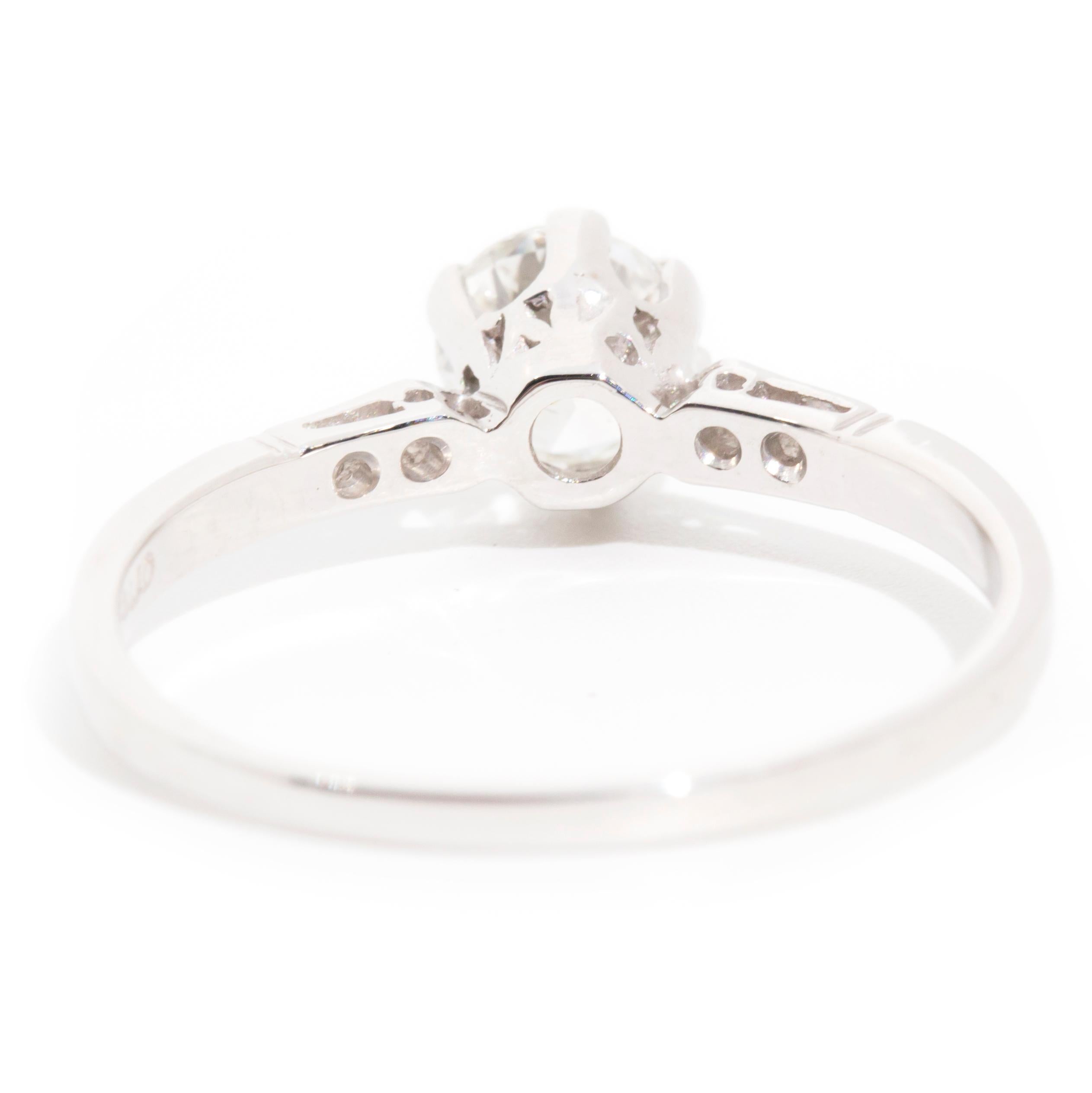 0.90 Carat Brilliant Diamond Vintage Engagement Ring in 18 Carat White Gold For Sale 5