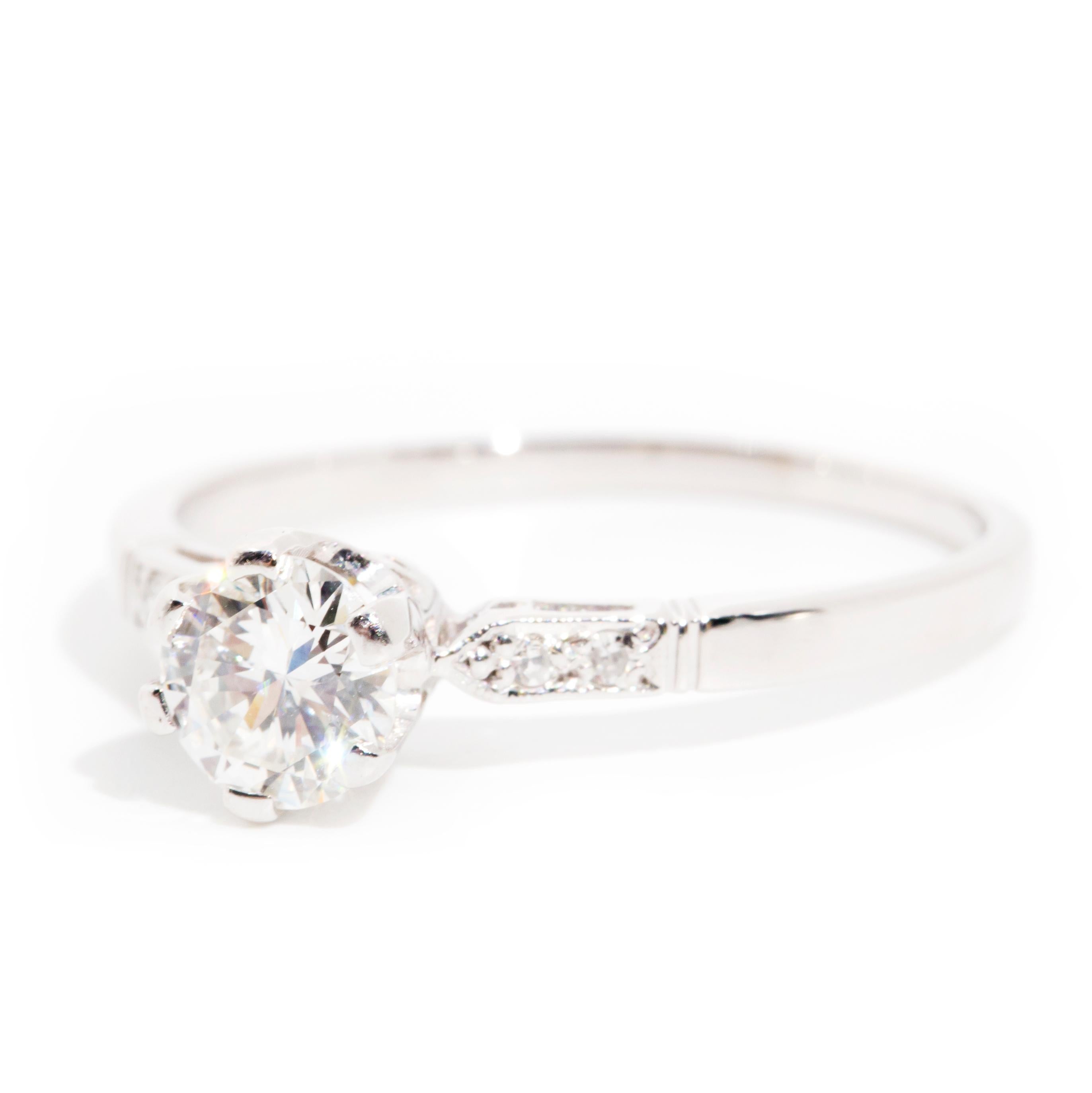 Women's 0.90 Carat Brilliant Diamond Vintage Engagement Ring in 18 Carat White Gold For Sale