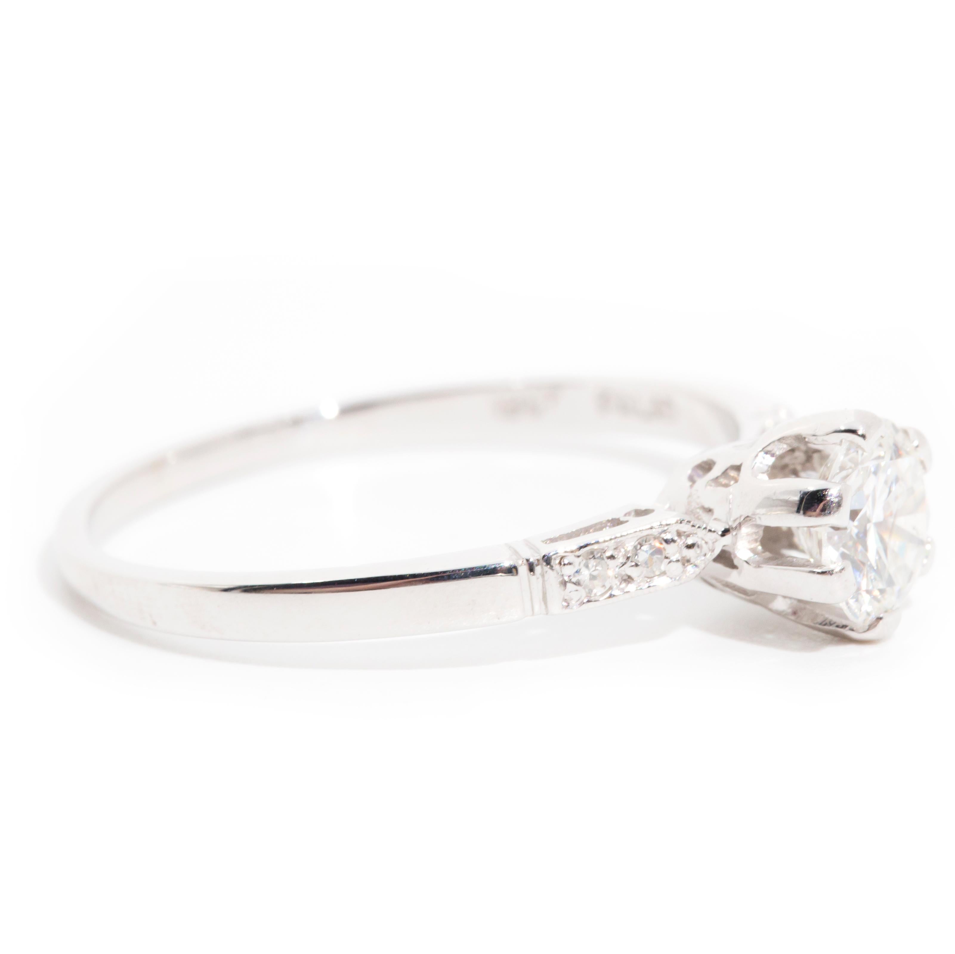 0.90 Carat Brilliant Diamond Vintage Engagement Ring in 18 Carat White Gold For Sale 1