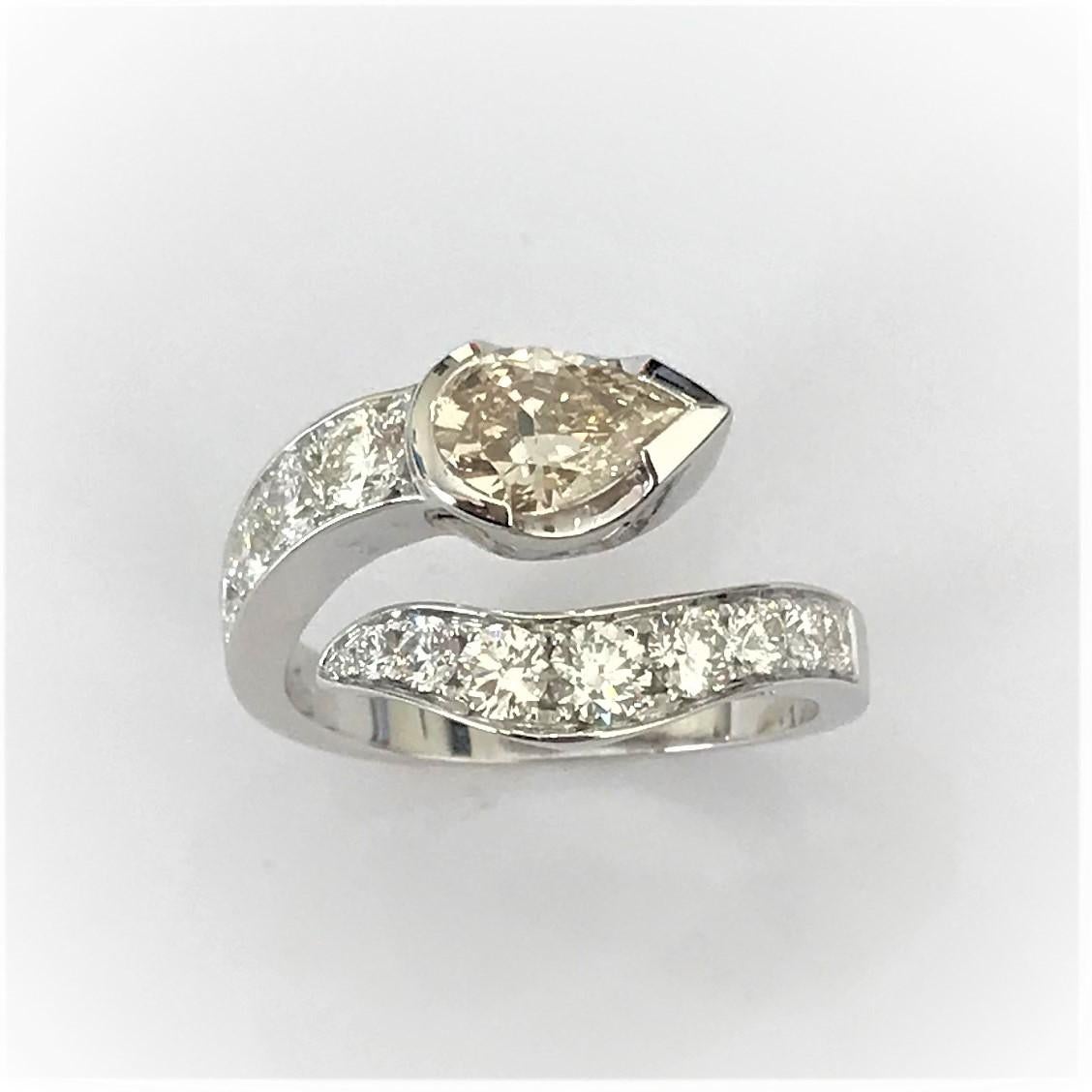 Snake-shaped ring set with a 0.90 carat brown pear diamond and 0.92 carat round brilliant cut diamonds cocktail ring.
The ring is 18 k white gold
Ring size 56