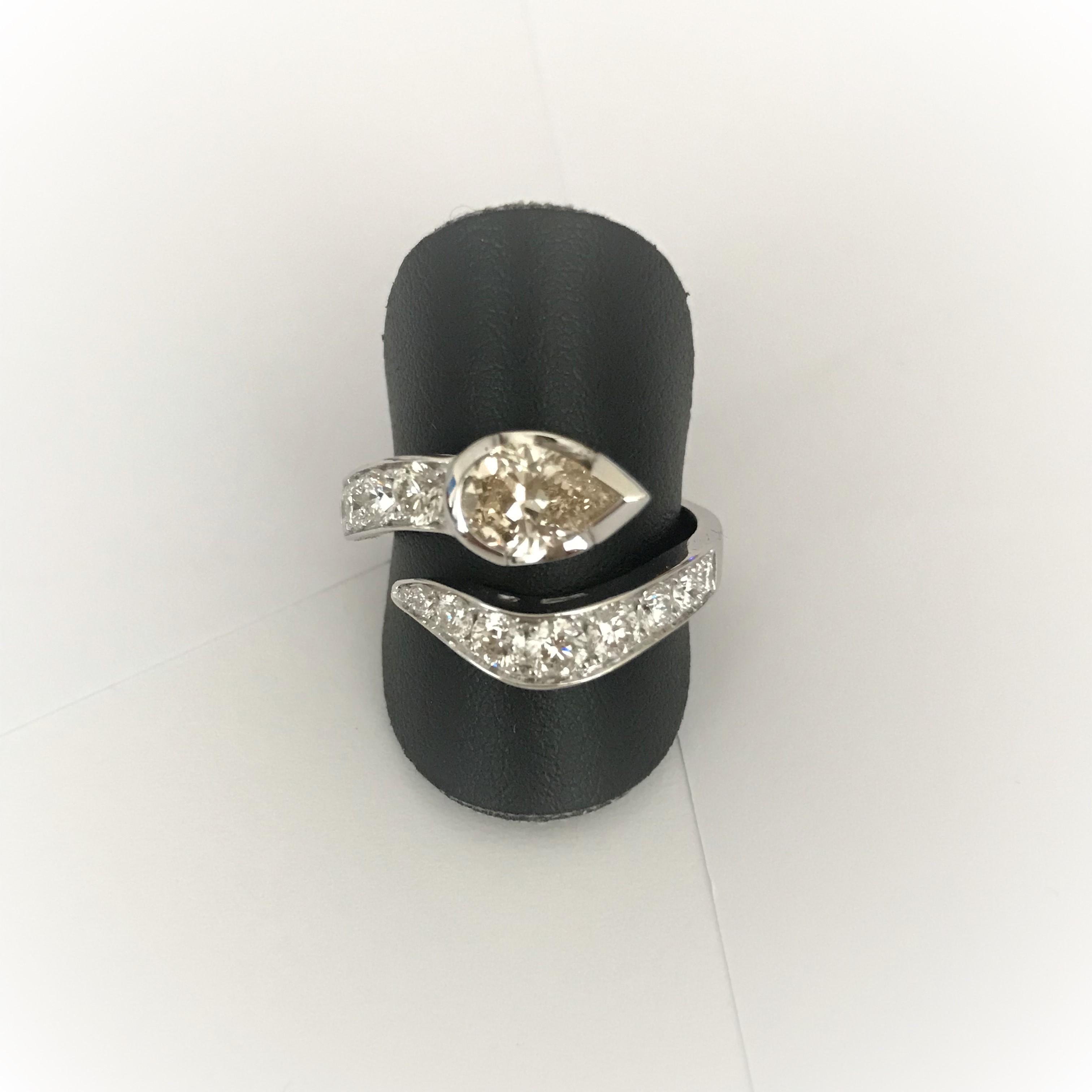 0.90 Carat Brown Pear 0.92 Carat Diamonds 18 Karat White Gold Cocktail Ring In New Condition In Milano, IT