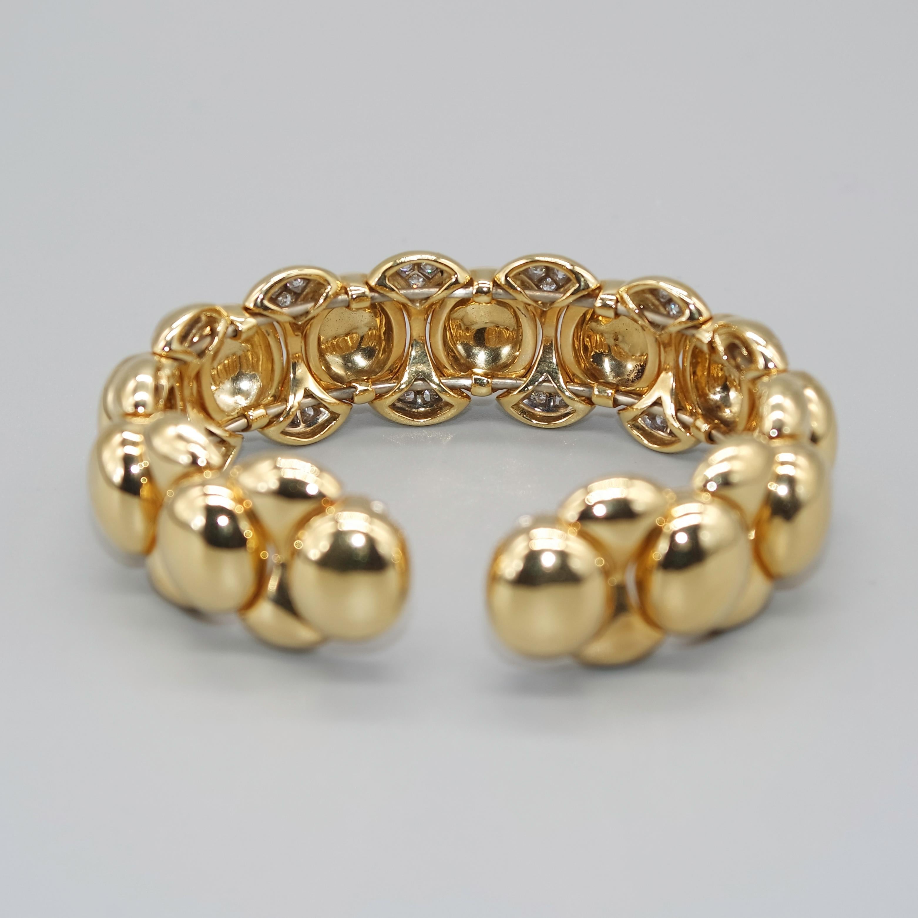 0.90 Carat Diamond and 18 Karat Yellow and White Gold Cuff Bracelet In Excellent Condition In Crema, Cremona
