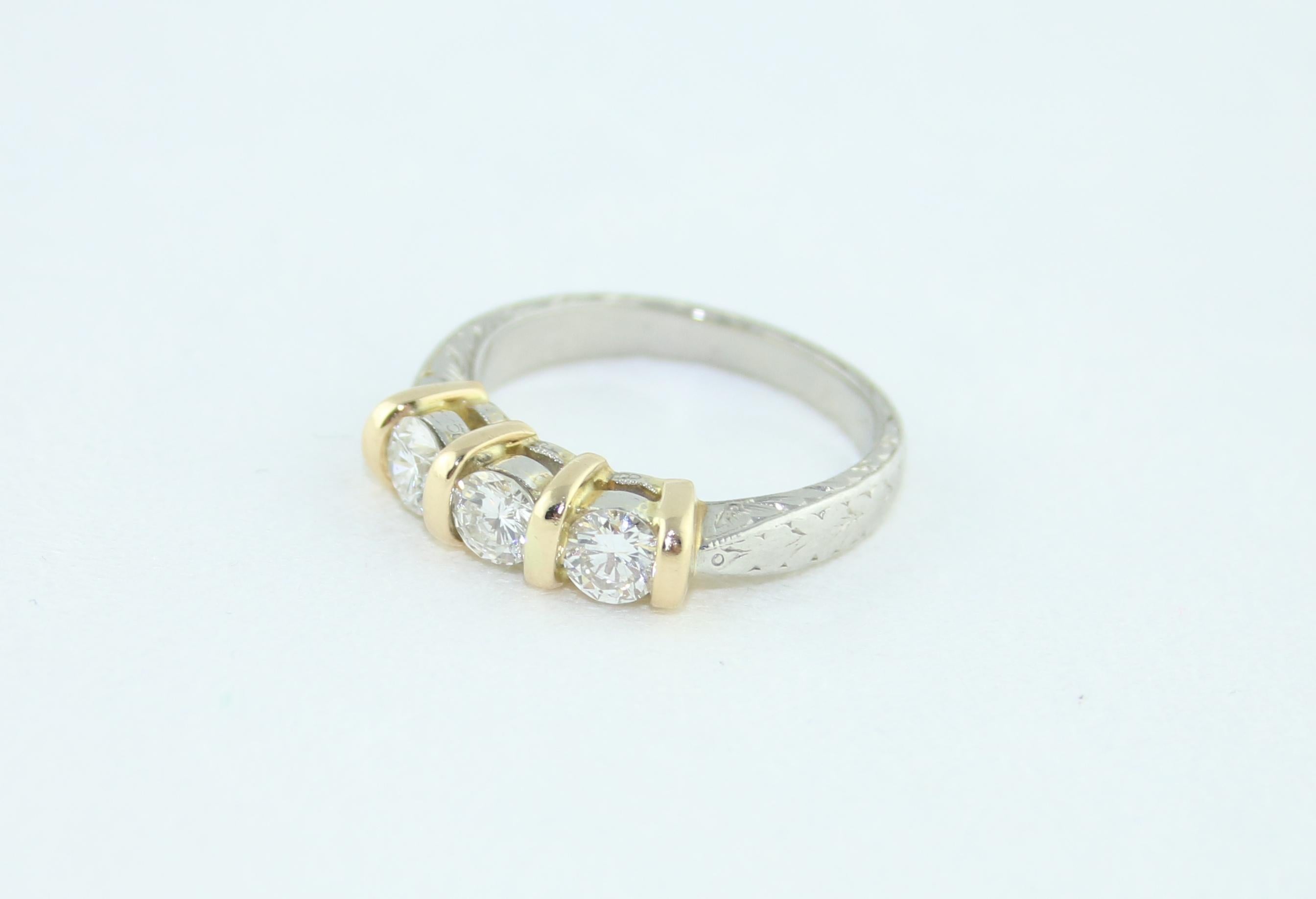 0.90 Carat Diamond Carved Filigree Design Three-Stone Gold Ring For Sale 1