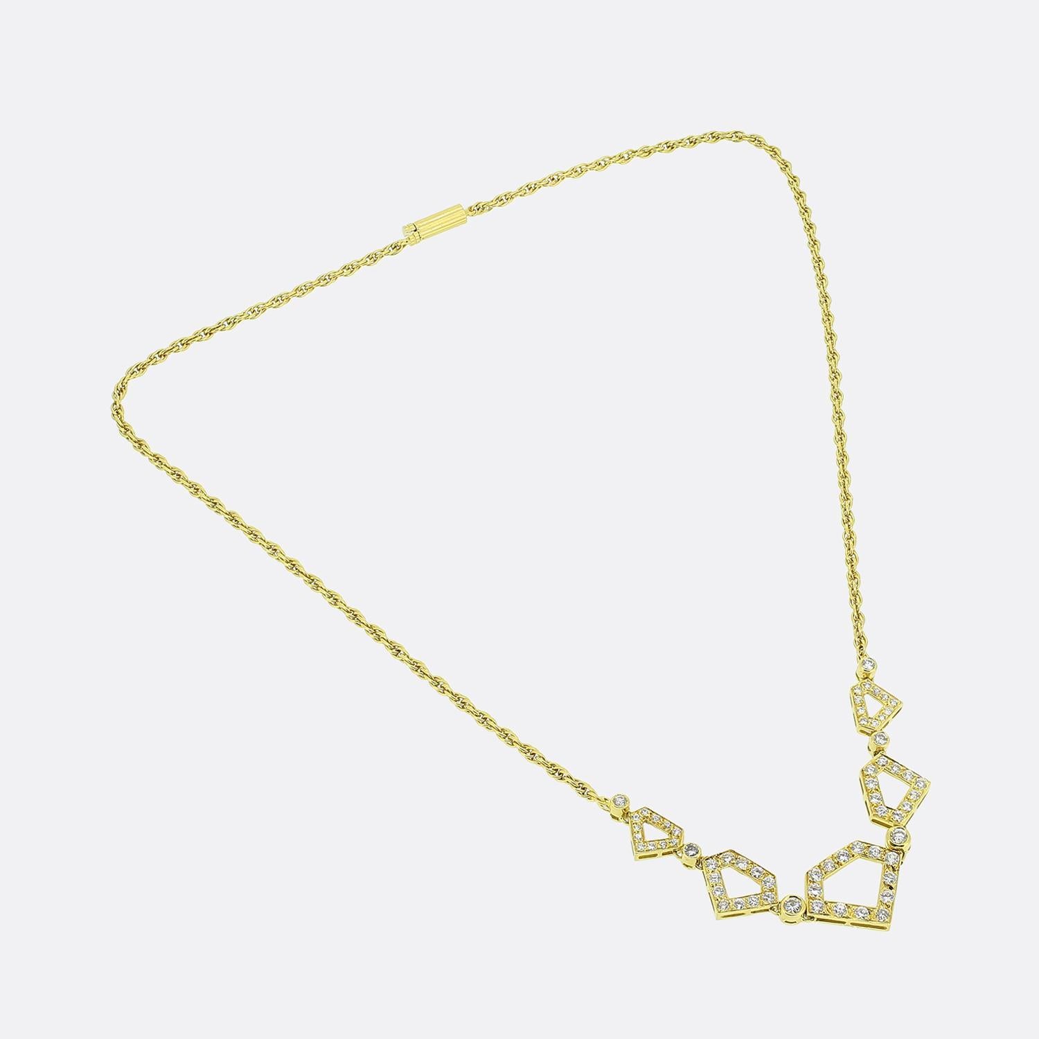 0.90 Carat Diamond Cluster Necklace In Good Condition For Sale In London, GB
