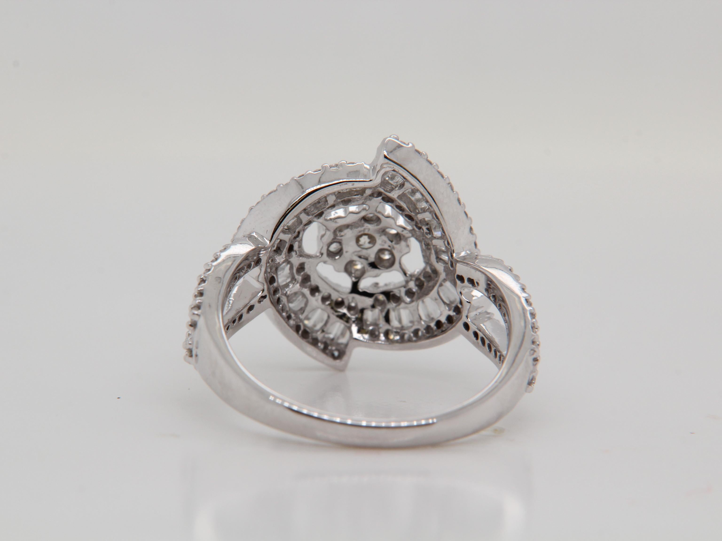 Round Cut 0.90 Carat Diamond Ring in 18 Karat Gold For Sale