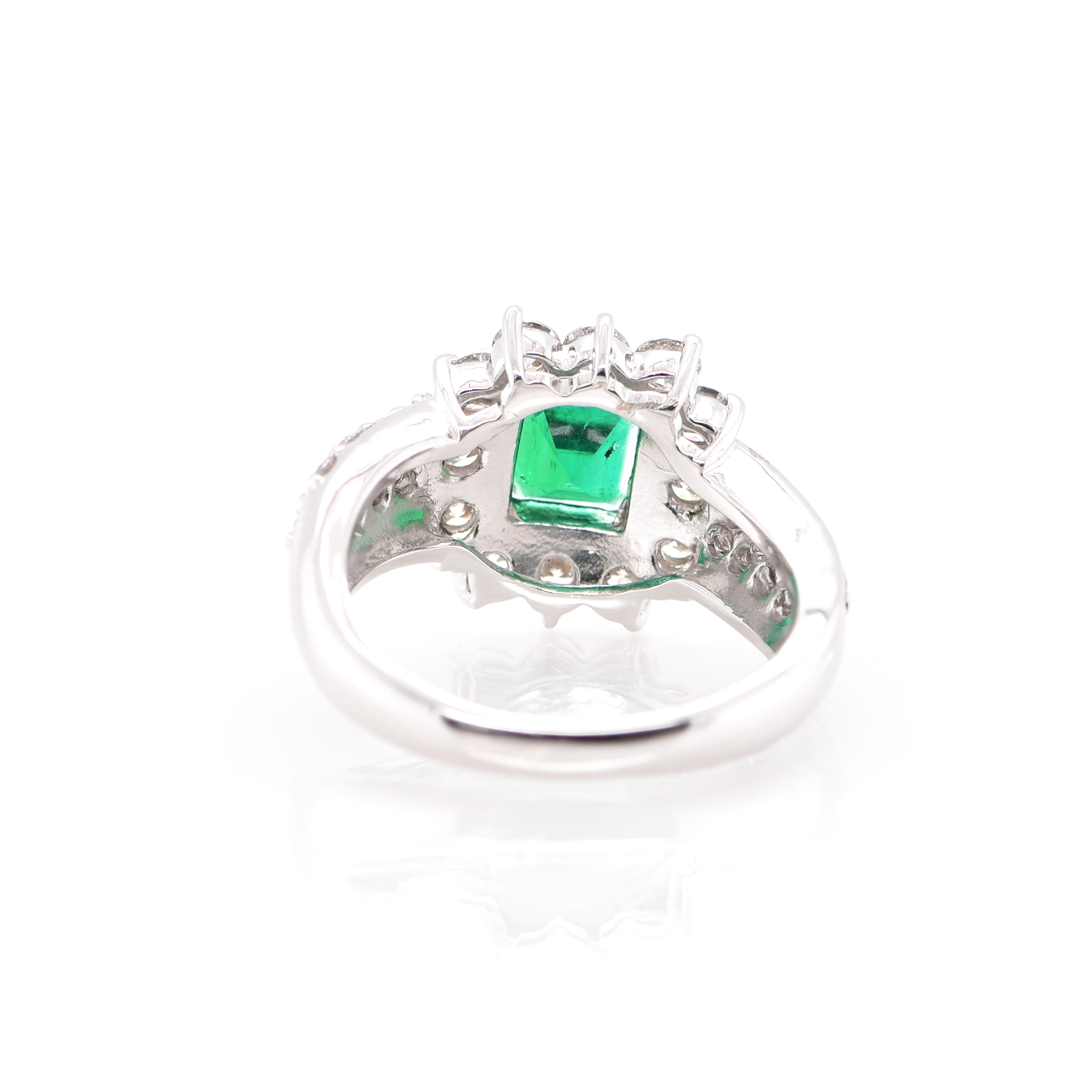 0.90 Carat Natural Vivid Green Emerald and Diamond Ring Set in Platinum For Sale 1