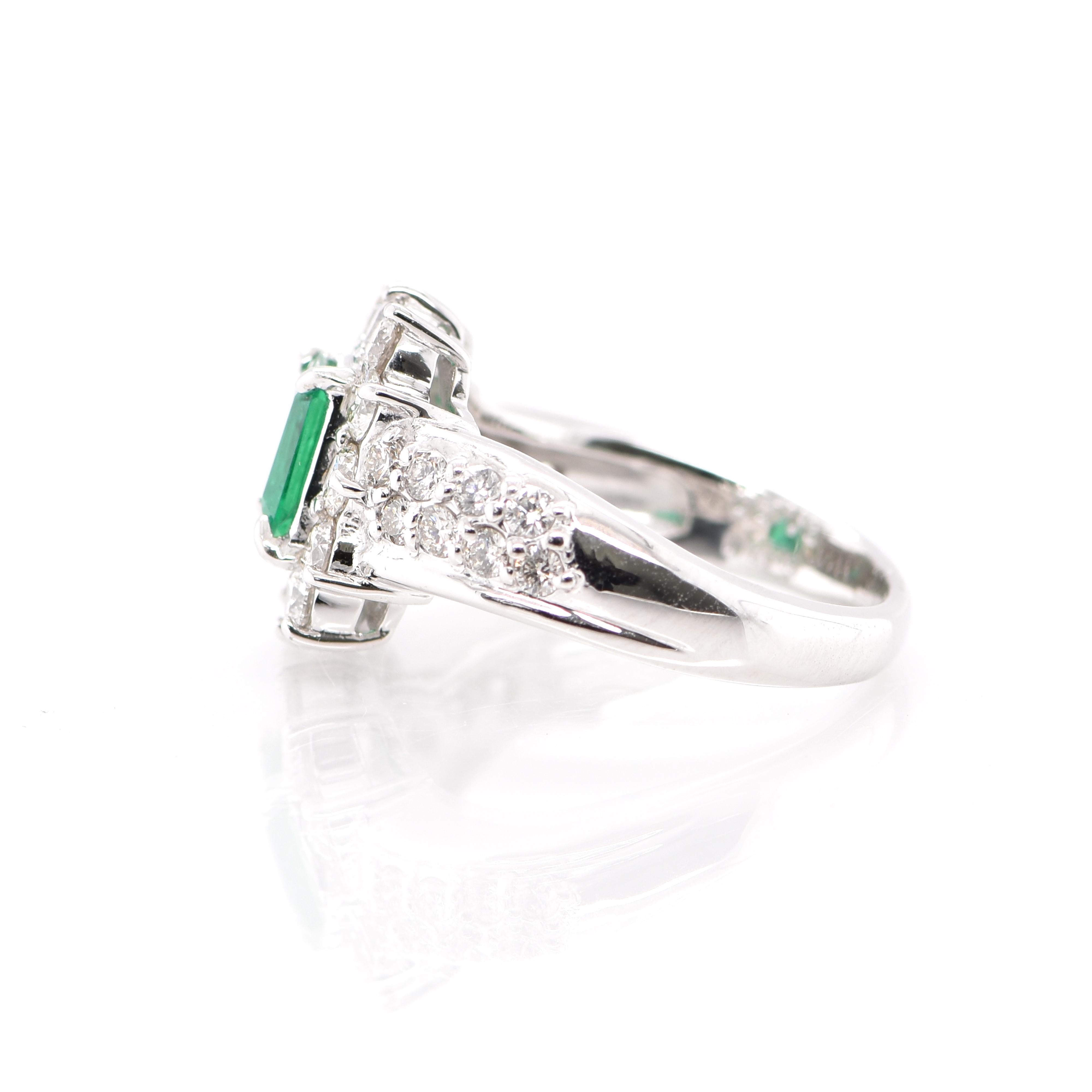 0.90 Carat Natural Vivid Green Emerald and Diamond Ring Set in Platinum In New Condition For Sale In Tokyo, JP