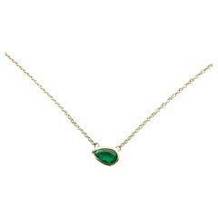 0,90 Karat Smaragd-Halsketten in Birnenform und Mode aus 14 Karat Gelbgold