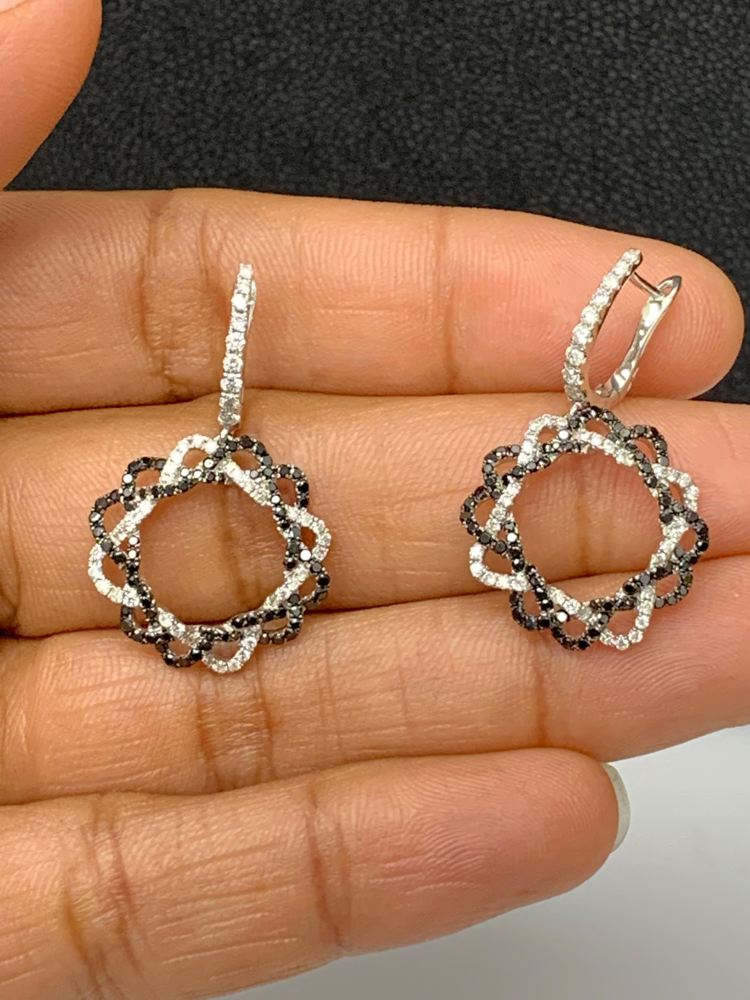 Boucles d'oreilles pendantes en or blanc 18 carats, diamant noir de 0,90 carat Pour femmes en vente