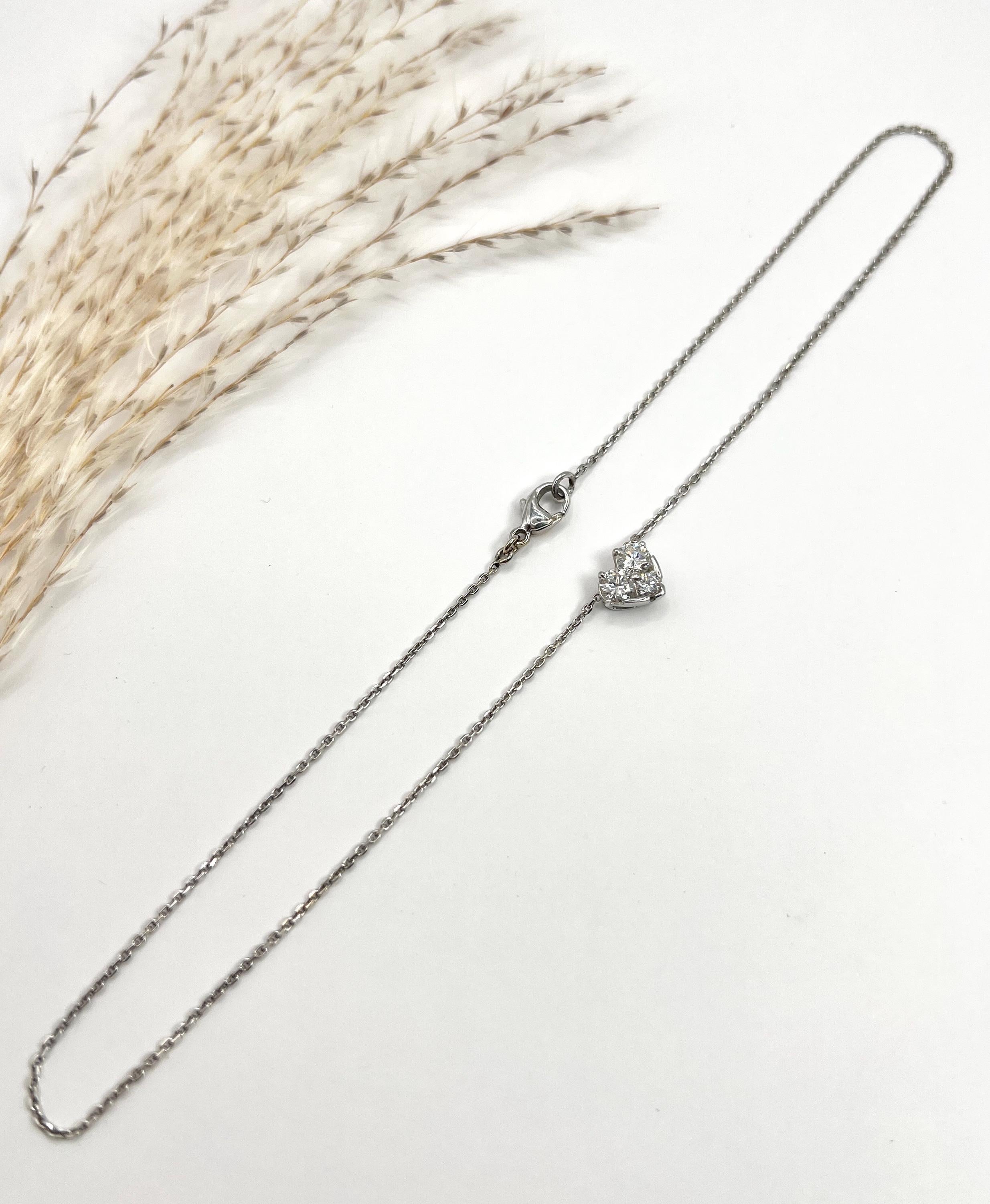 Taglio brillante Collana con ciondolo a forma di cuore con diamante francese da 0,90 carati e catena a catena in oro bianco 18 ct. in vendita