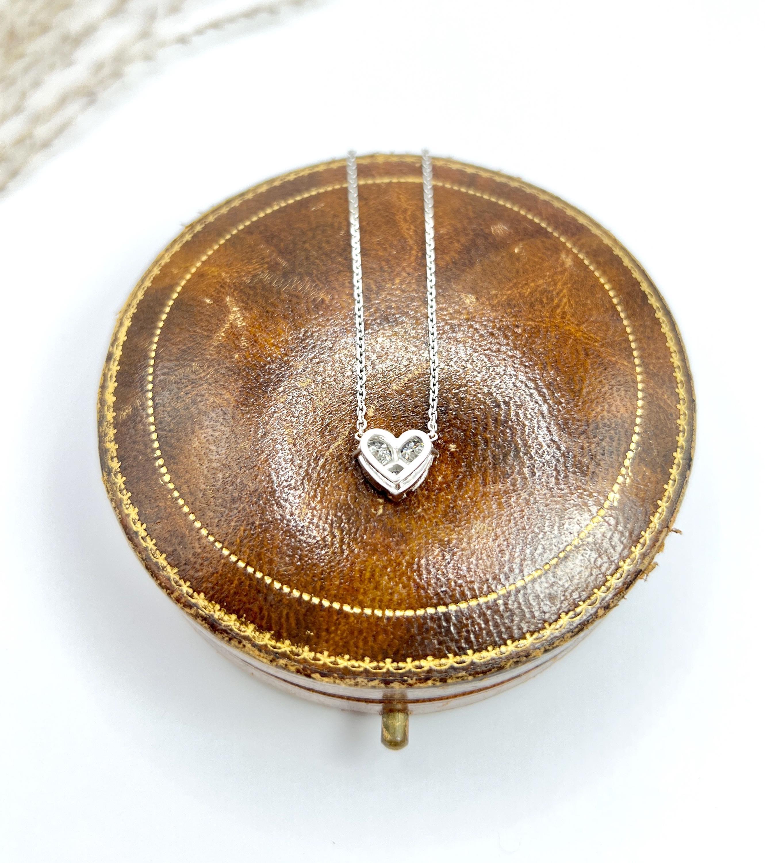 Collana con ciondolo a forma di cuore con diamante francese da 0,90 carati e catena a catena in oro bianco 18 ct. In condizioni buone in vendita a Brighton, GB