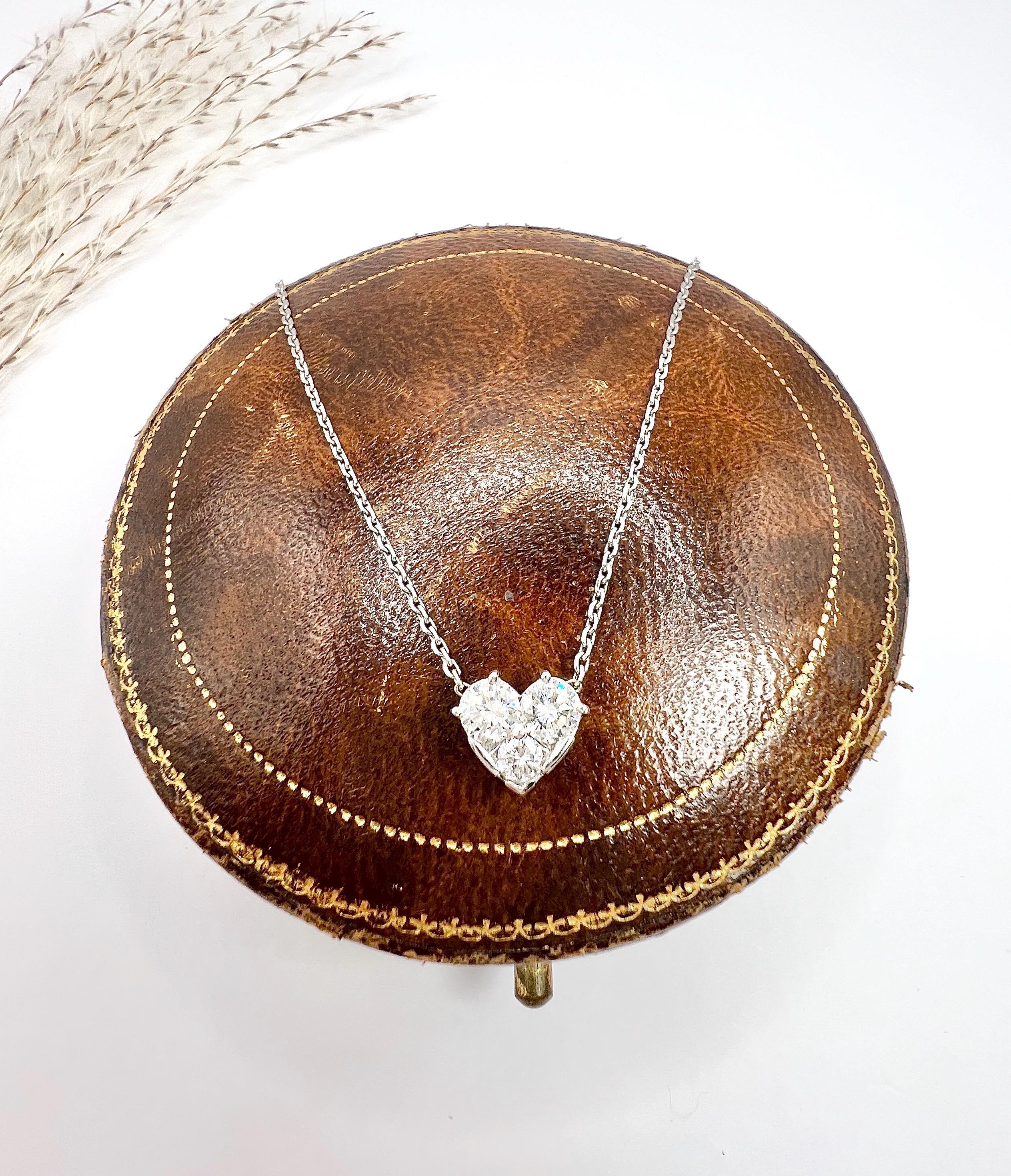 Collana con ciondolo a forma di cuore con diamante francese da 0,90 carati e catena a catena in oro bianco 18 ct. in vendita 4