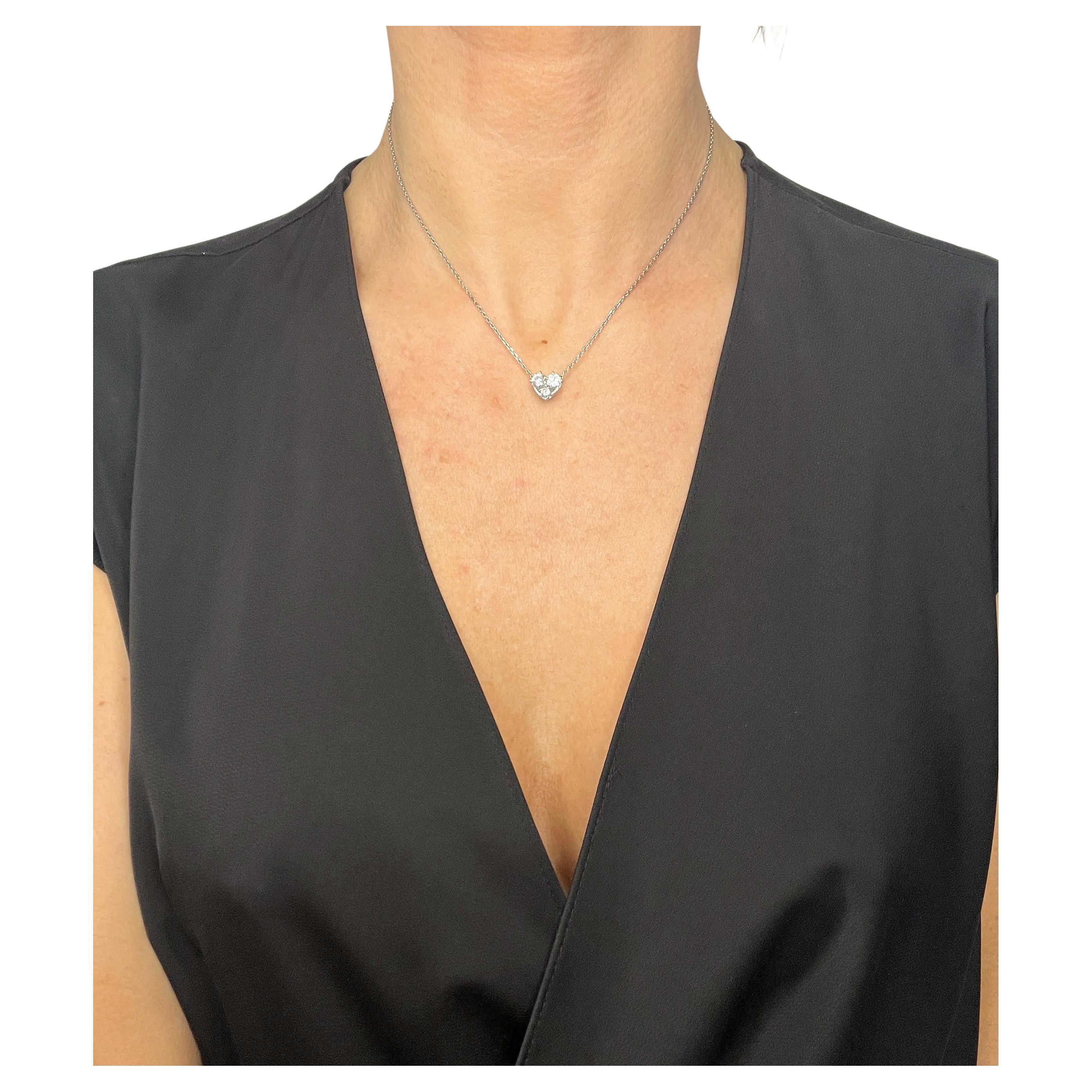 Collana con ciondolo a forma di cuore con diamante francese da 0,90 carati e catena a catena in oro bianco 18 ct.