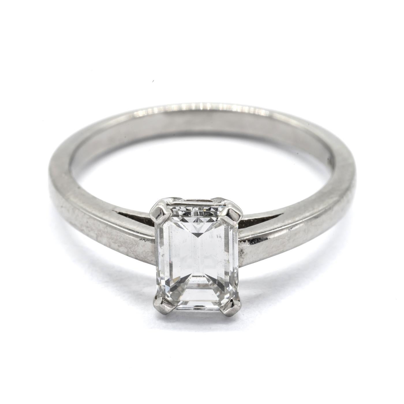 A solitaire diamond ring, set with a 0.90ct F, VVS1 emerald-cut diamond, mounted in platinum, accompanied by a GIA certificate