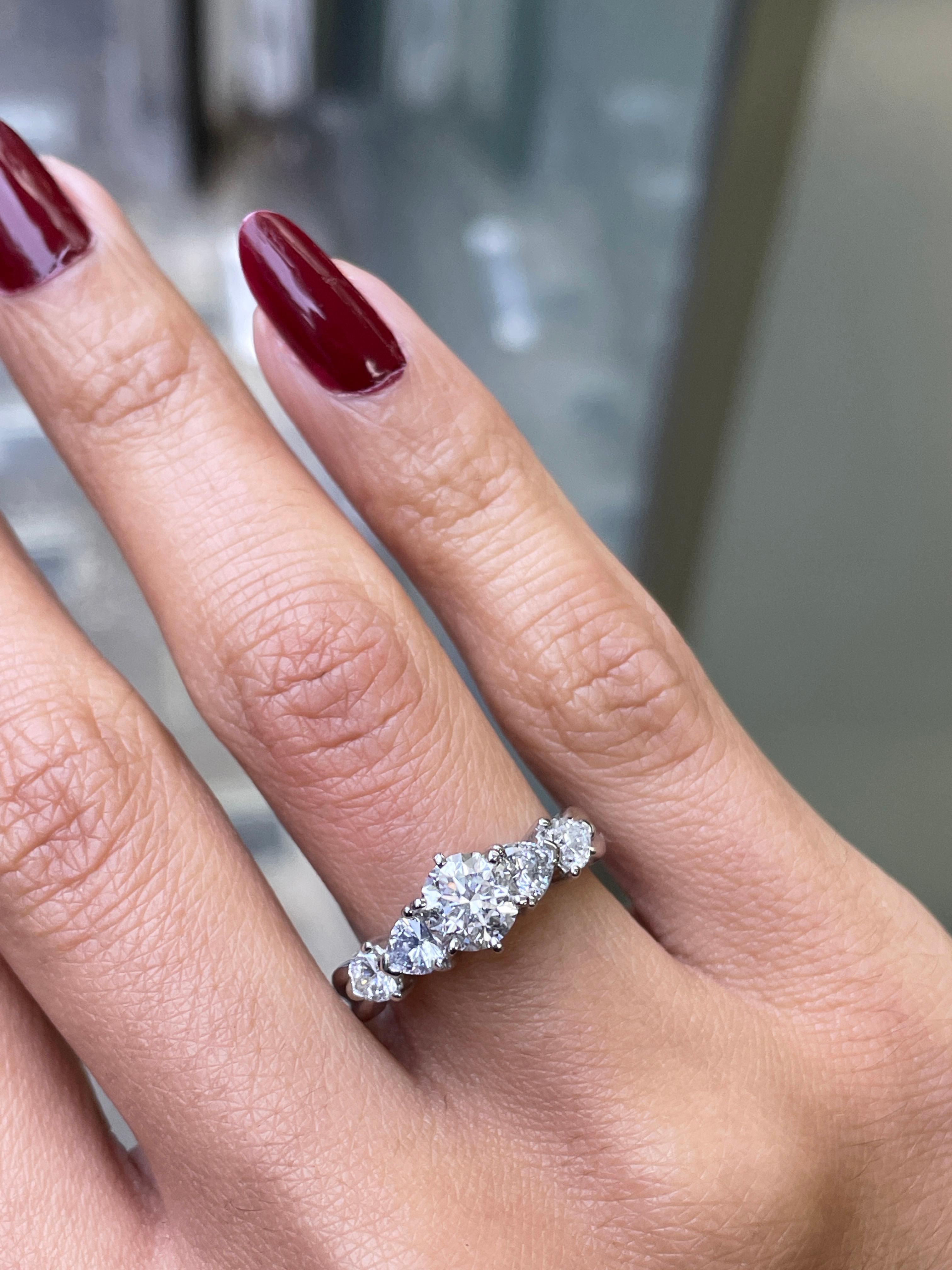 Modern 0.90 Carat H VS1 Diamond Platinum Five-Stone Engagement Ring For Sale