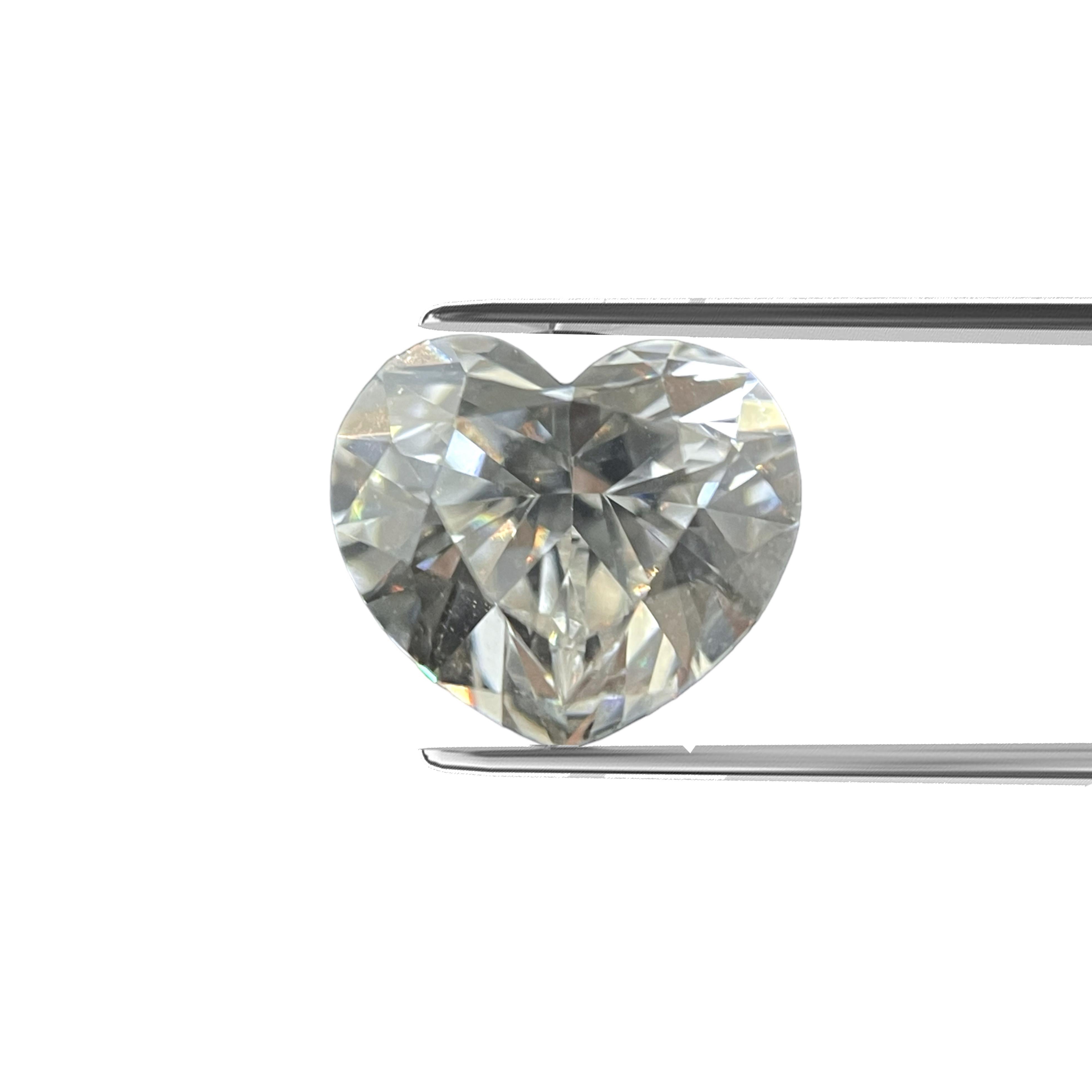 ITEM DESCRIPTION

ID #:	NYC56557
Stone Shape: HEART BRILLIANT
Diamond Weight: 0.90ct
Clarity: VS2
Color: H
Cut:	Excellent
Measurements: 5.74 x 6.47 x 3.91 mm
Depth%: 60.4%
Table%: 55%
Symmetry: Very Good
Polish: Good
Fluorescence: None
Certifying