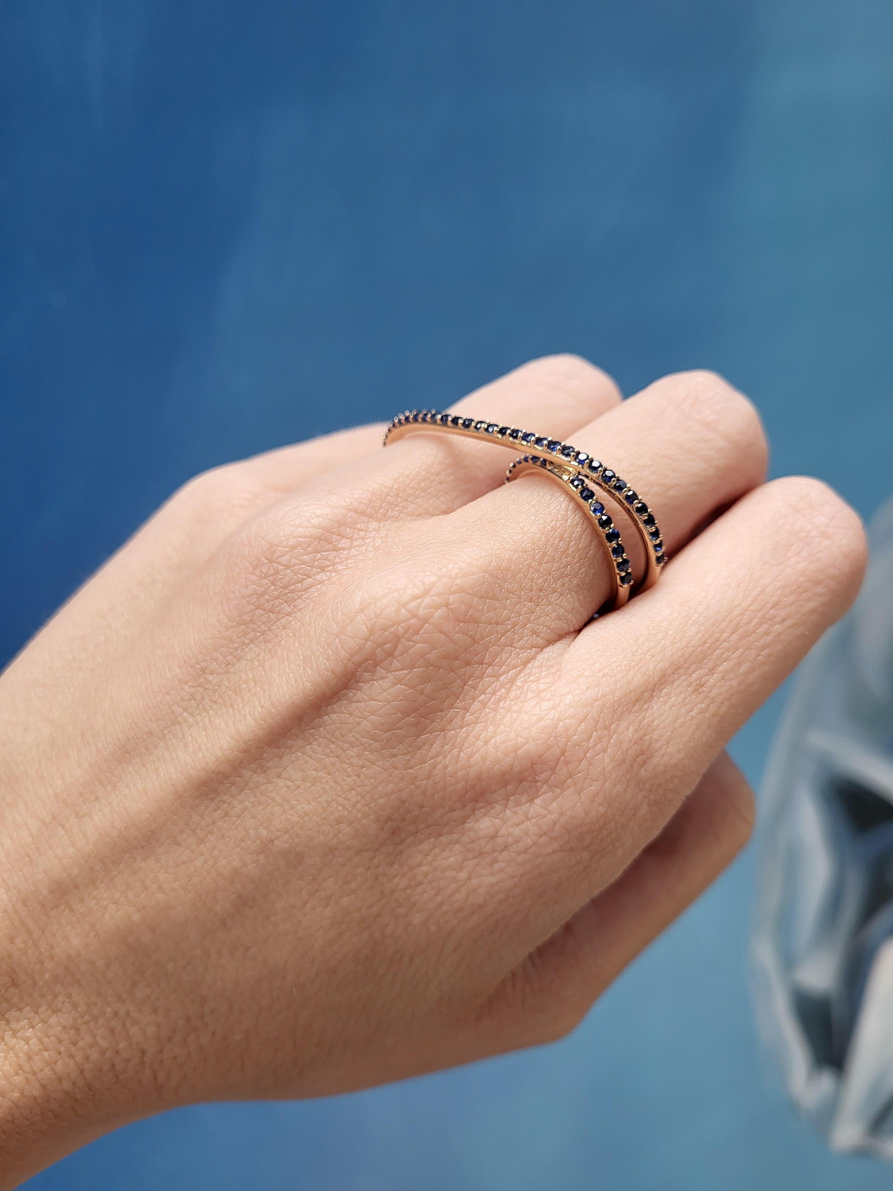 Modern 0.90 Carat Multi Finger Blue Sapphire Ring For Sale
