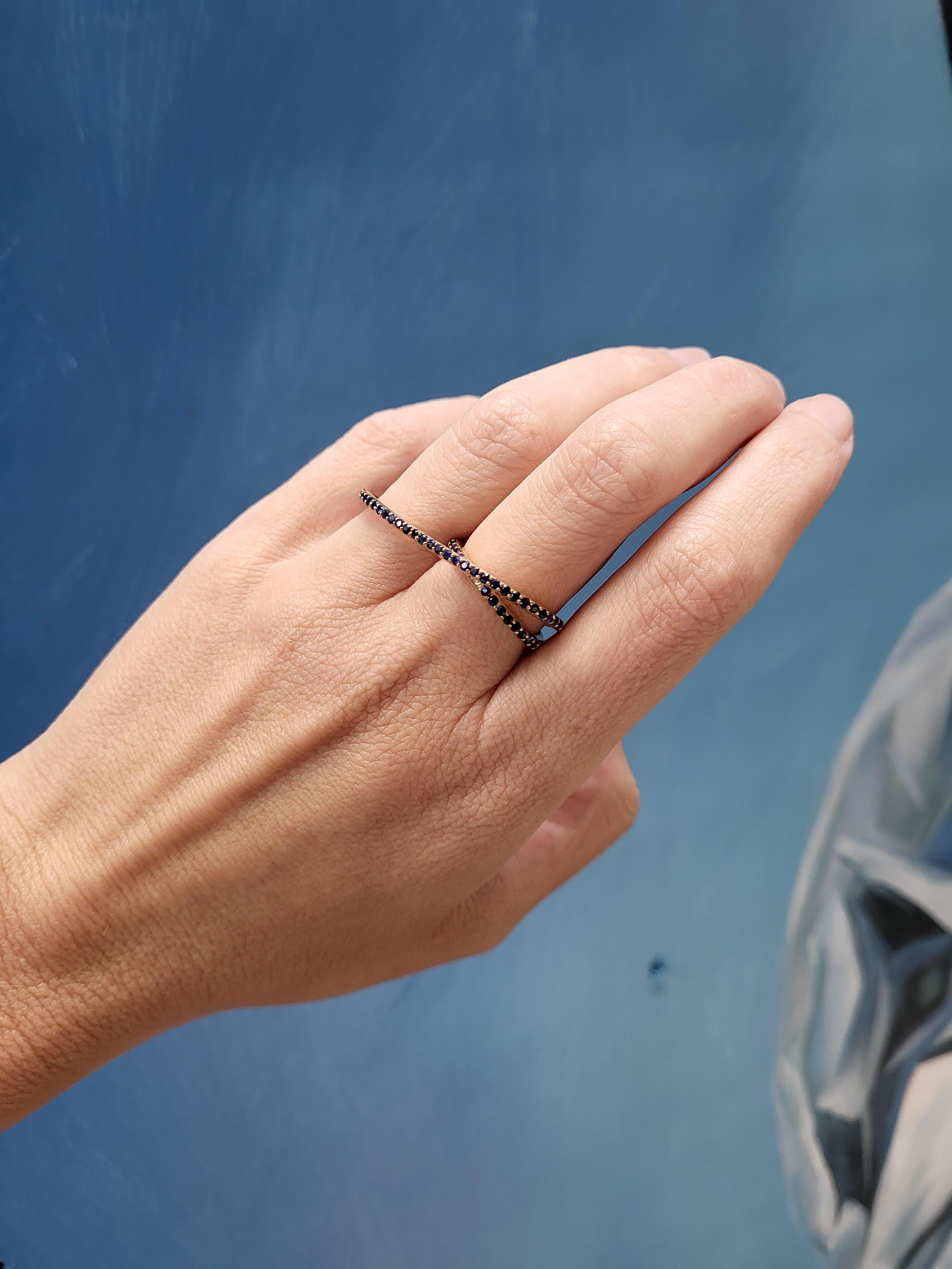 0.90 Carat Multi Finger Blue Sapphire Ring In New Condition For Sale In Houston, TX