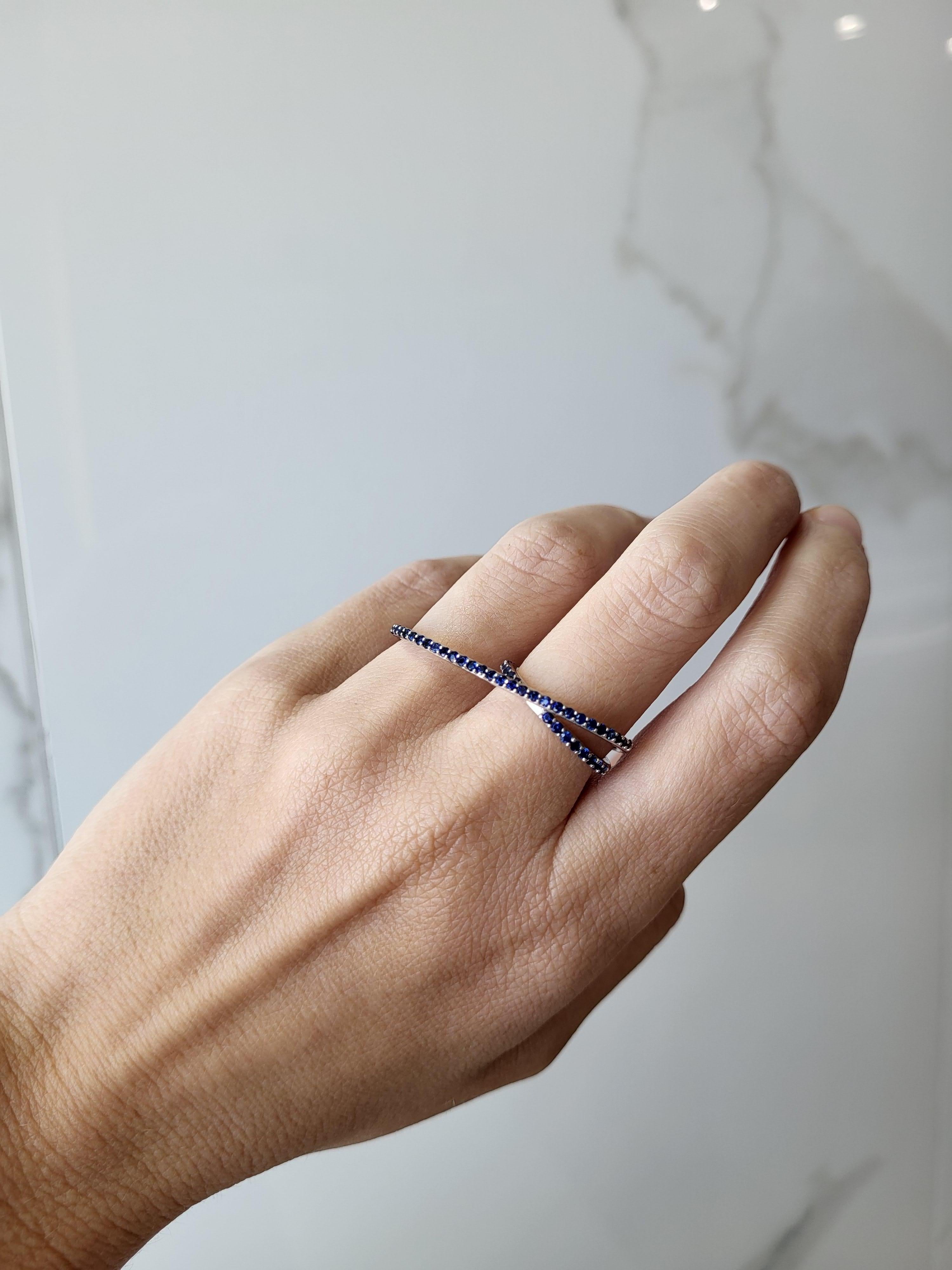 0,90 Karat Mehrfinger-Ring mit blauem Saphir im Angebot 3