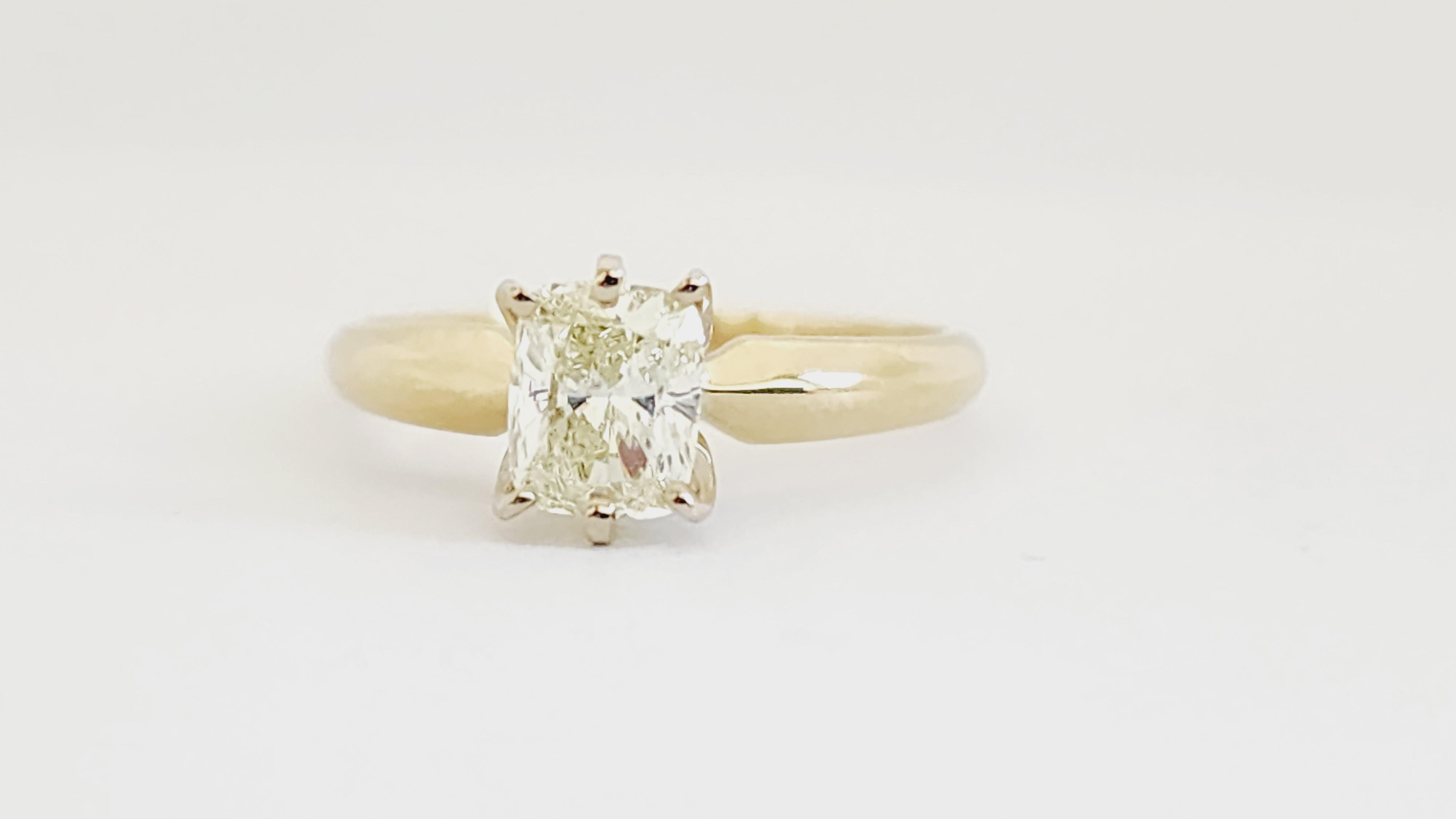 Bague en or jaune 14 carats avec diamants taille coussin naturel de 0,90 carat Pour femmes en vente