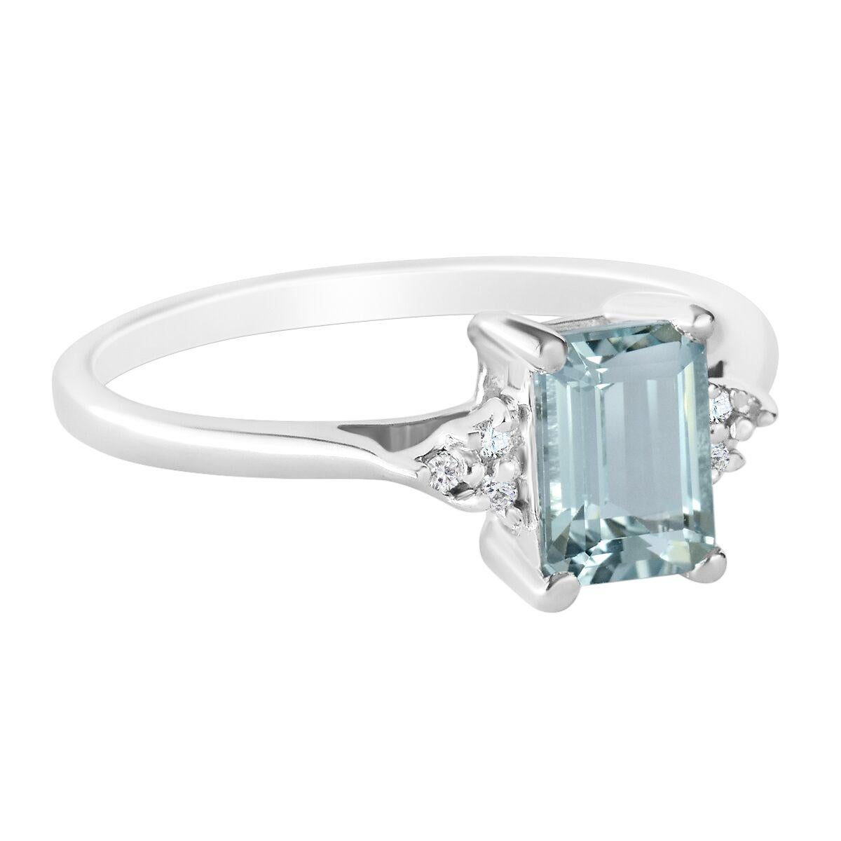 0.90 Carat Natural Emerald Cut Aquamarine Ring Solid White Gold with 6 Diamonds In New Condition In Kiara, AU