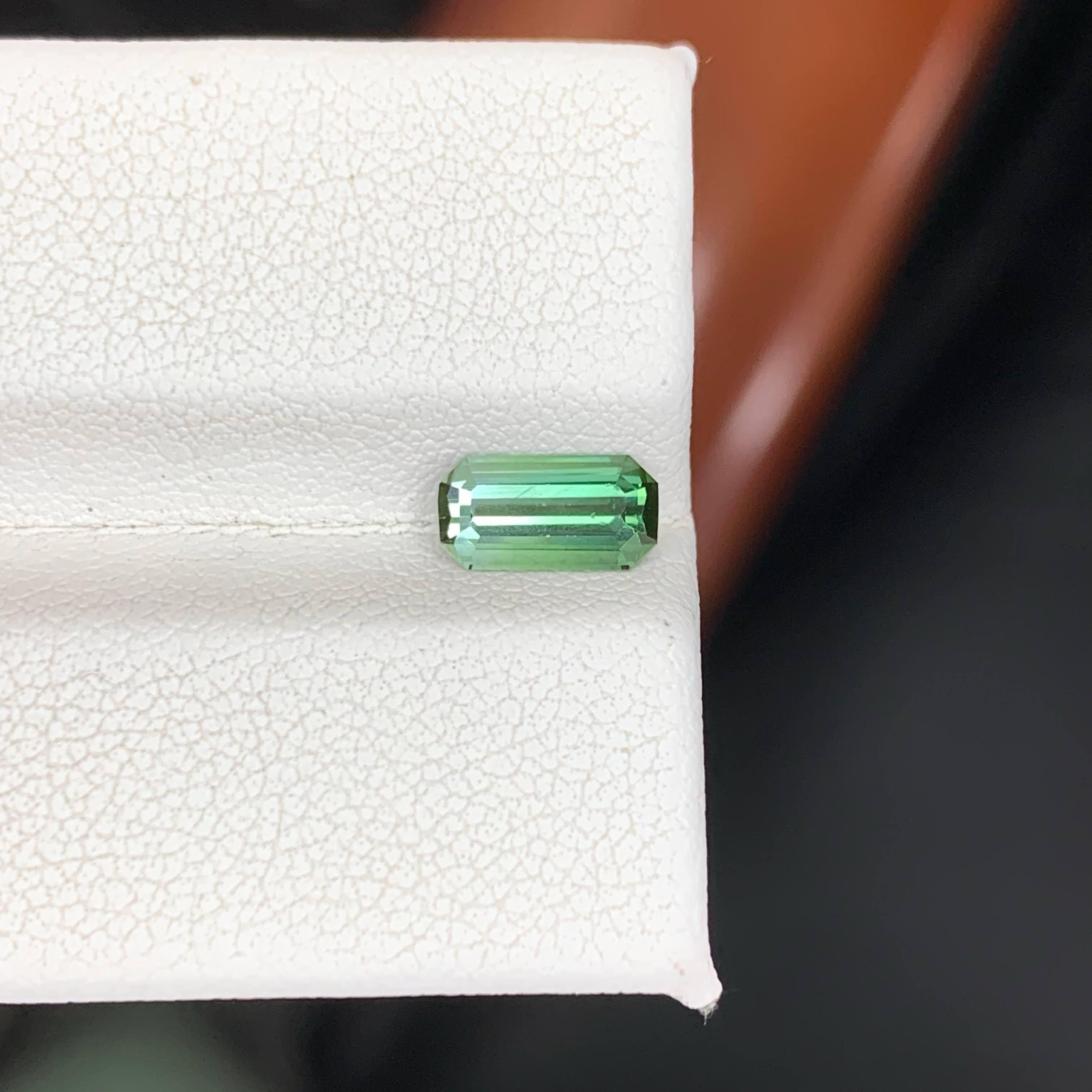 0.90 Carat Natural Loose Bi Color Tourmaline Stone Emerald Cut Afghan Gemstone im Zustand „Neu“ im Angebot in Bangkok, TH