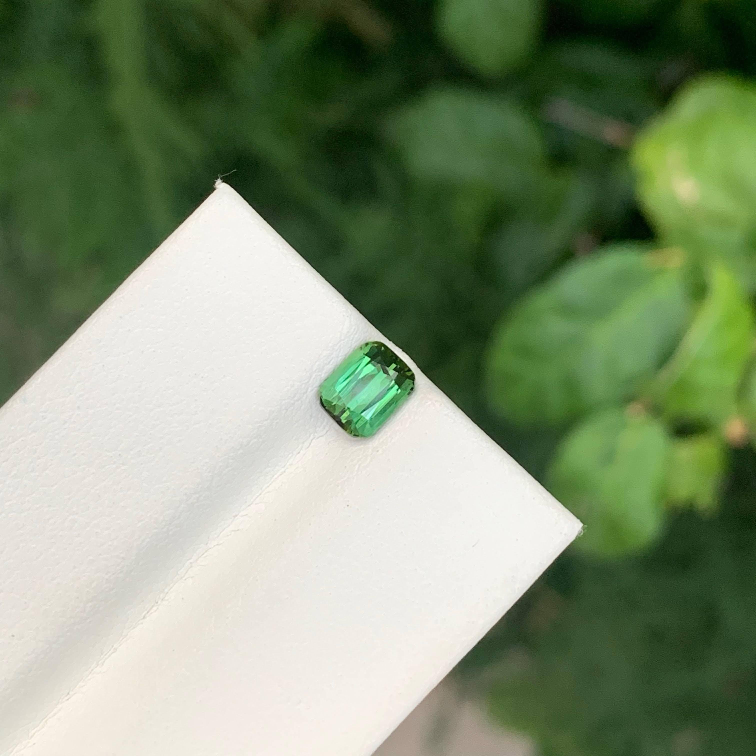 Taille coussin 0.90 Carat Natural Loose Mint Green Tourmaline Stone Cushion Cut Afghan Gemstone (pierre précieuse afghane) en vente