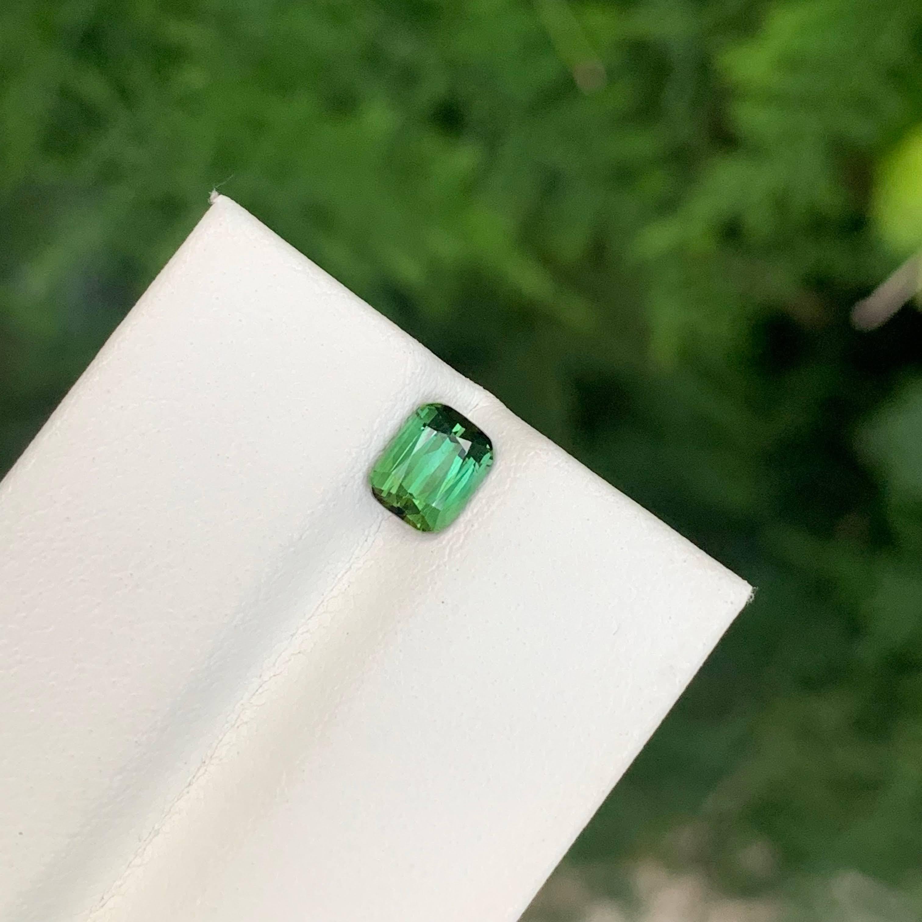 0.90 Carat Natural Loose Mint Green Tourmaline Stone Cushion Cut Afghan Gemstone (pierre précieuse afghane) Unisexe en vente