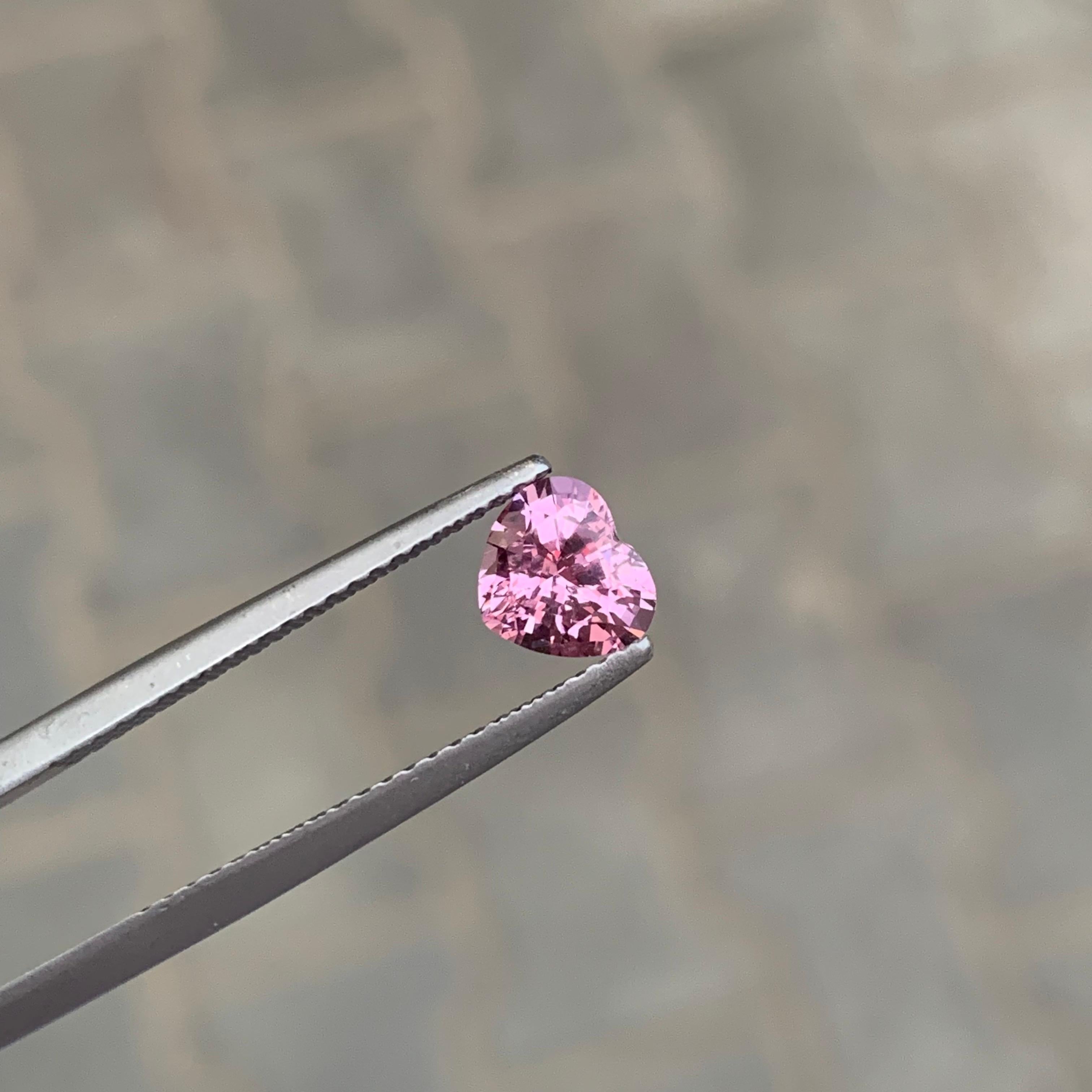 0.90 Carat Natural Loose Pink Spinel Heart Shape Gemstone (pierre précieuse en forme de coeur) en vente 5
