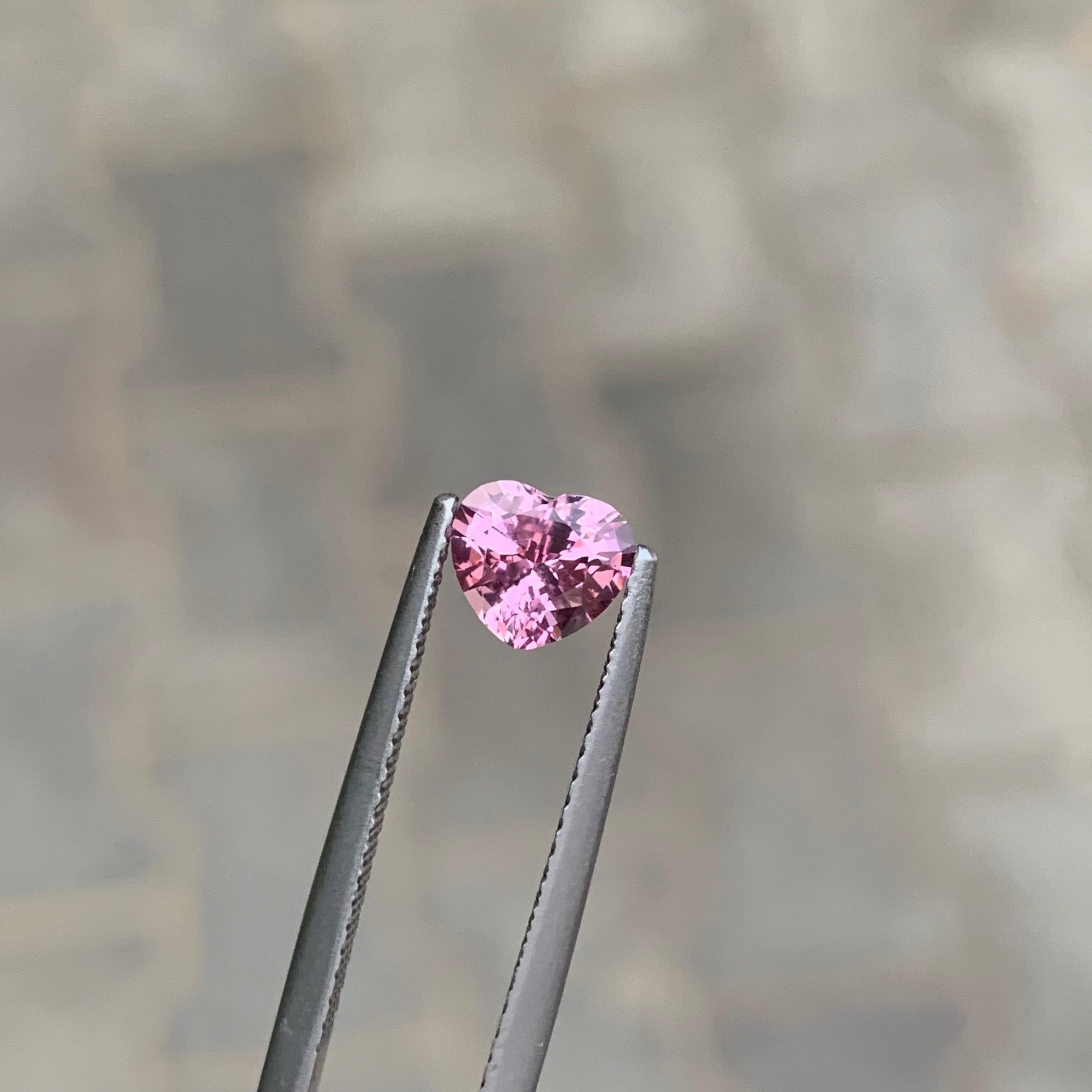 Taille cœur 0.90 Carat Natural Loose Pink Spinel Heart Shape Gemstone (pierre précieuse en forme de coeur) en vente
