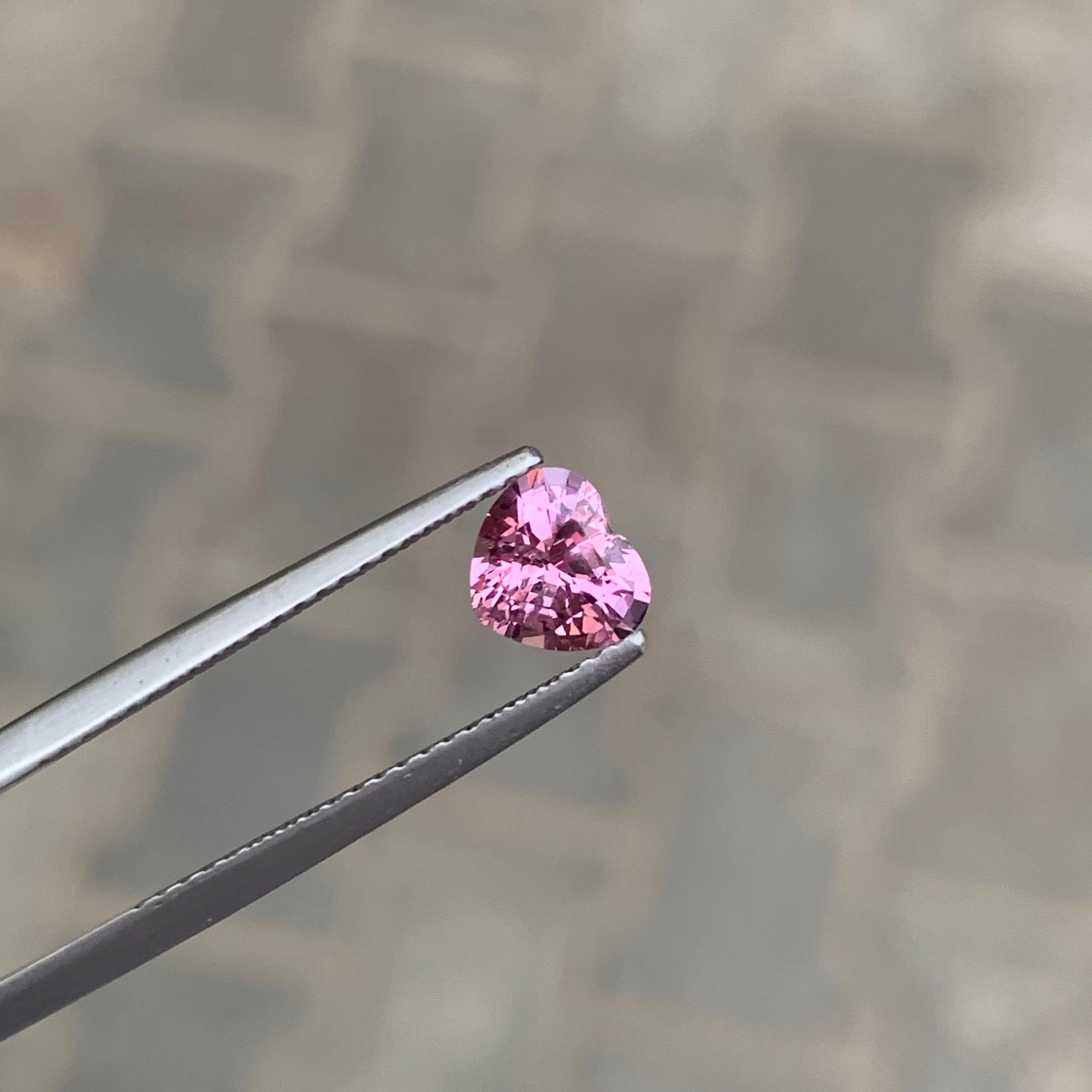 0.90 Carat Natural Loose Pink Spinel Heart Shape Gemstone (pierre précieuse en forme de coeur) Neuf - En vente à Peshawar, PK