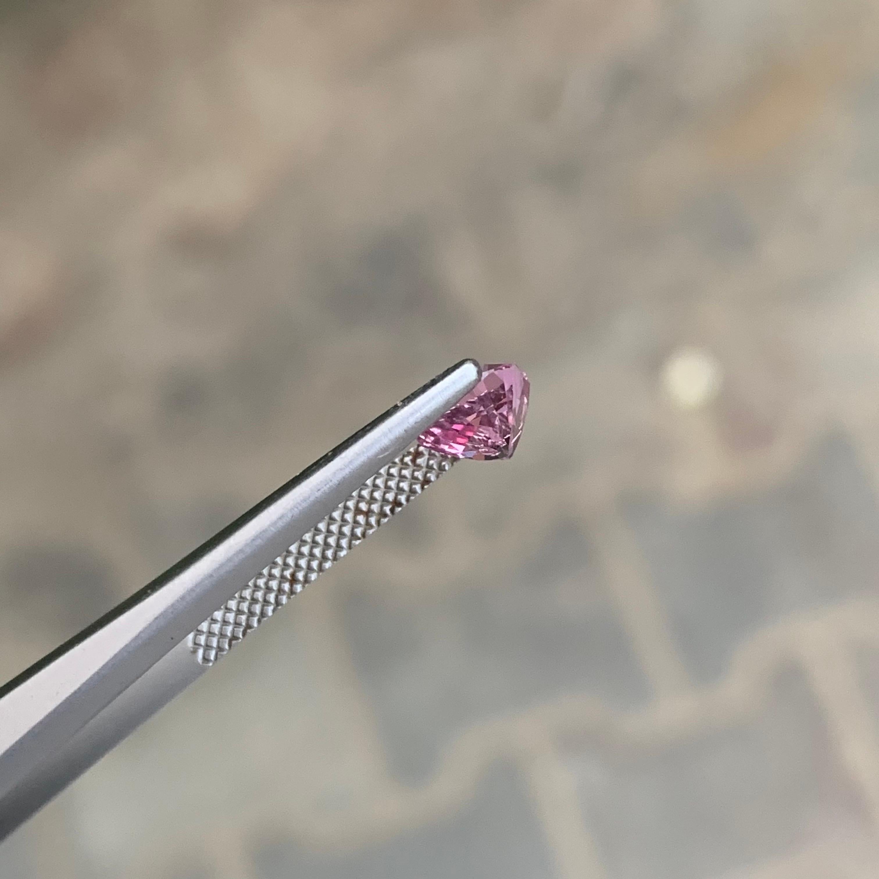 0.90 Carat Natural Loose Pink Spinel Heart Shape Gemstone (pierre précieuse en forme de coeur) Unisexe en vente