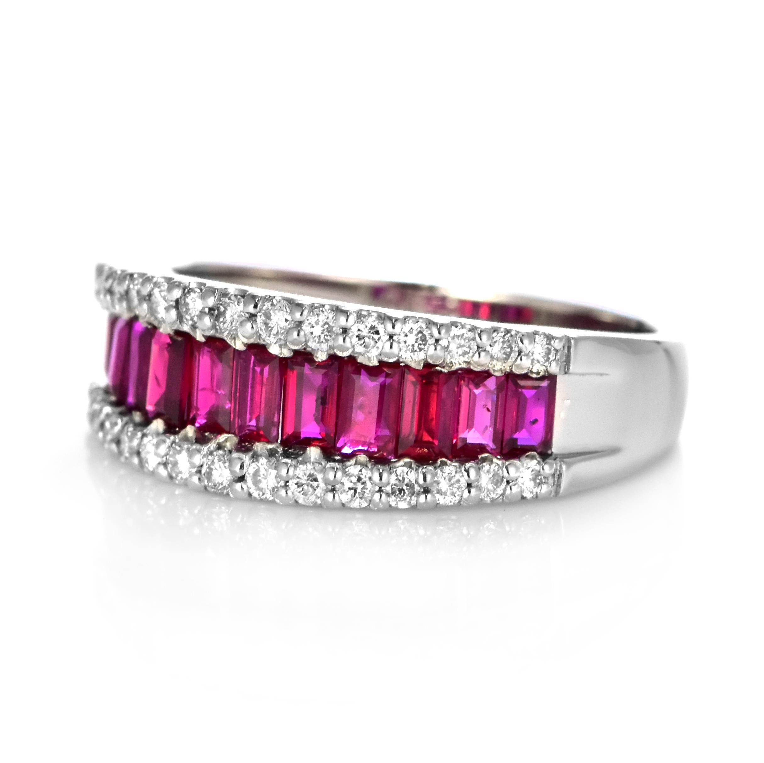 Taille baguette Bague en platine avec rubis et diamants de 0,90 carat naturels non traités/échauffés en vente