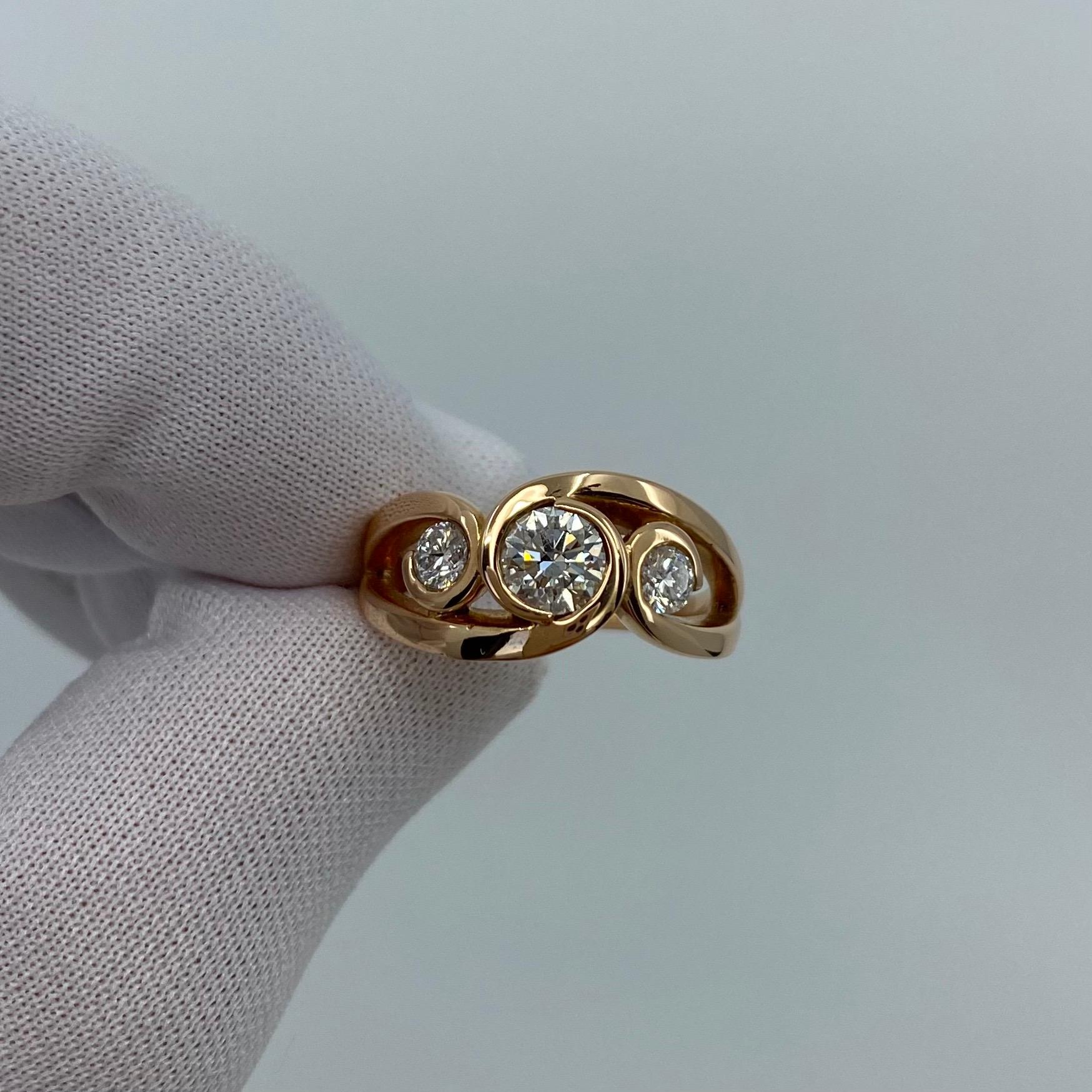 0.90 Carat Rose Gold 18 Karat Diamond Three-Stone Trilogy Swirl Scroll Ring For Sale 4