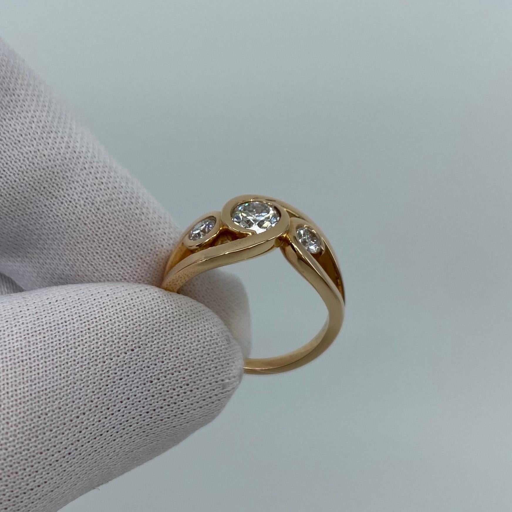 0.90 Carat Rose Gold 18 Karat Diamond Three-Stone Trilogy Swirl Scroll Ring In New Condition For Sale In Birmingham, GB