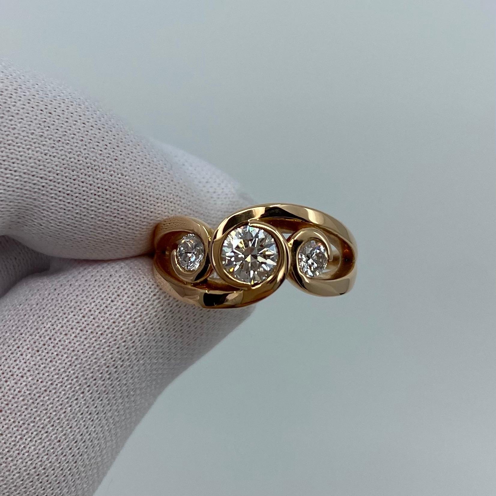 0.90 Carat Rose Gold 18 Karat Diamond Three-Stone Trilogy Swirl Scroll Ring For Sale 1