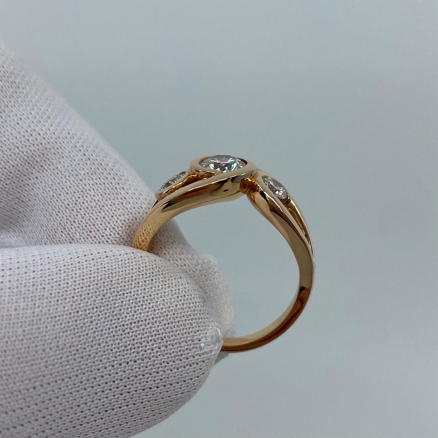 0.90 Carat Rose Gold 18 Karat Diamond Three-Stone Trilogy Swirl Scroll Ring For Sale 2