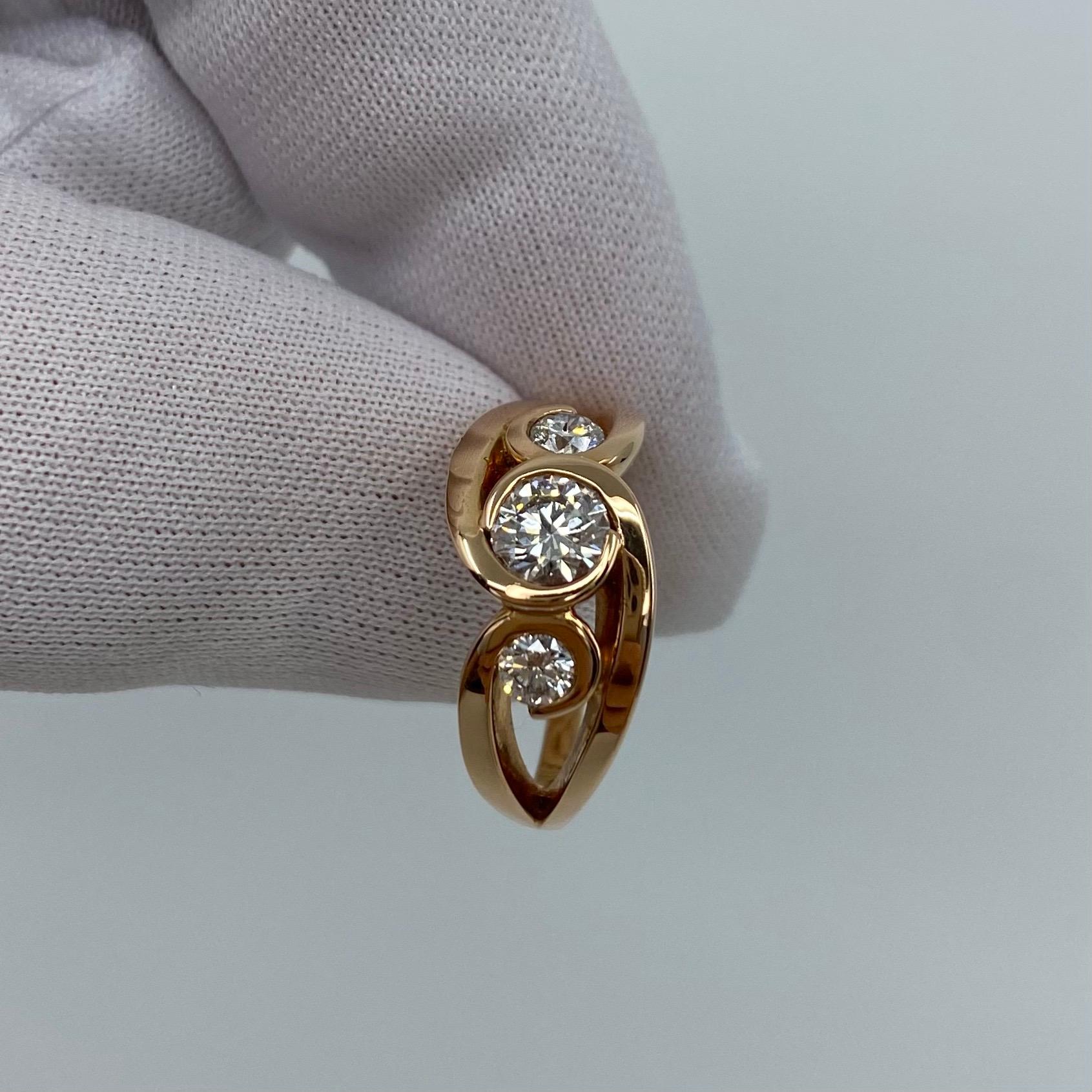 0.90 Carat Rose Gold 18 Karat Diamond Three-Stone Trilogy Swirl Scroll Ring For Sale 3