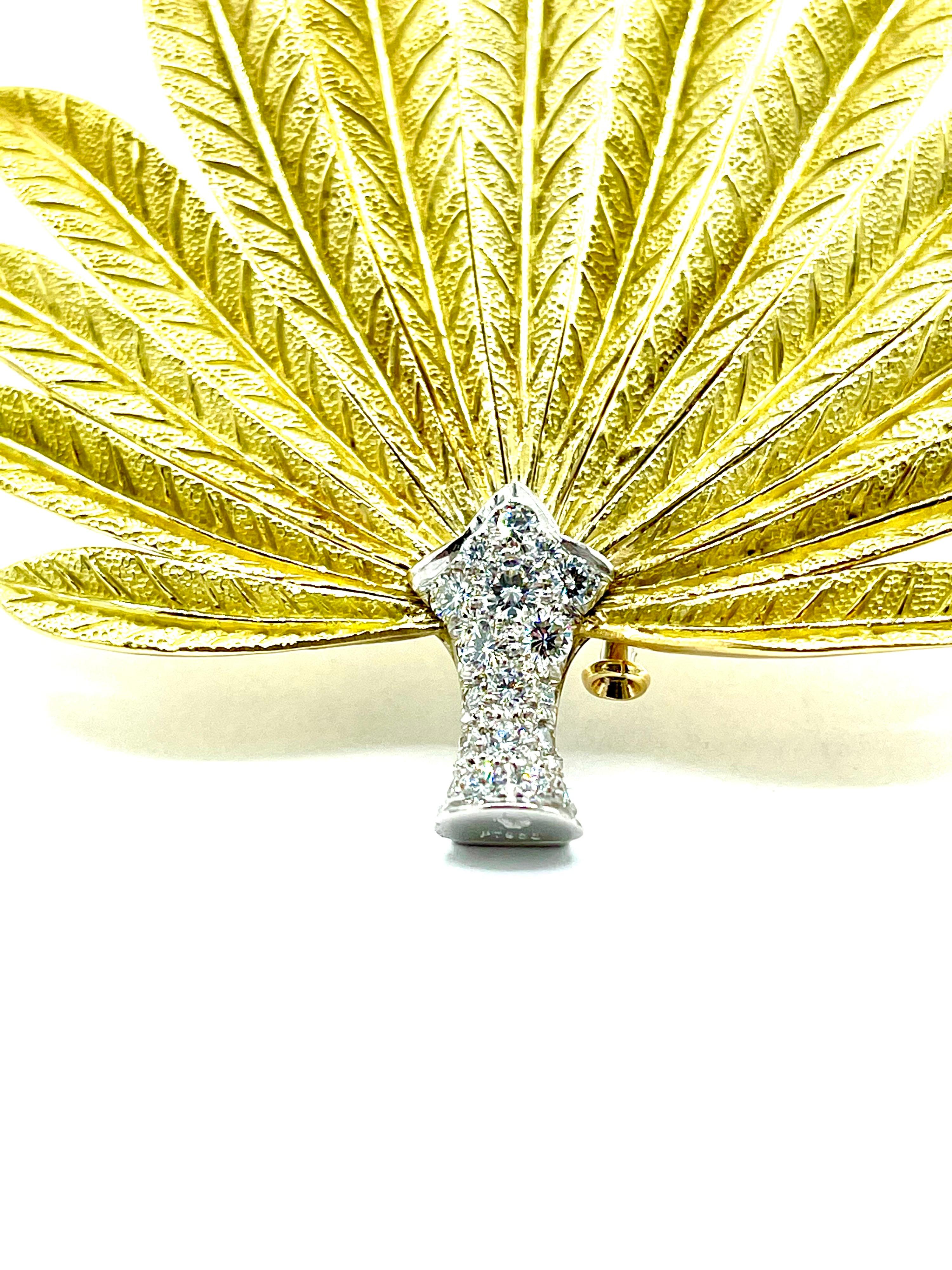 Revival 0.90 Carat Round Brilliant Diamond and 18K Gold & Platinum Feathered Fan Brooch For Sale